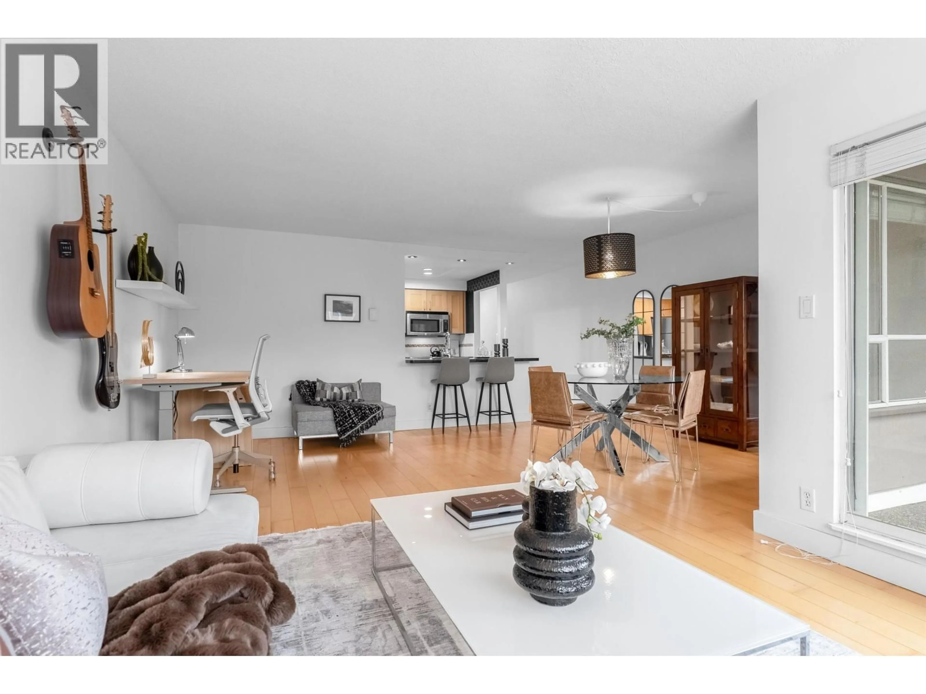 Living room with furniture, wood/laminate floor for 101 - 2412 ALDER STREET, Vancouver British Columbia V6H3Z4