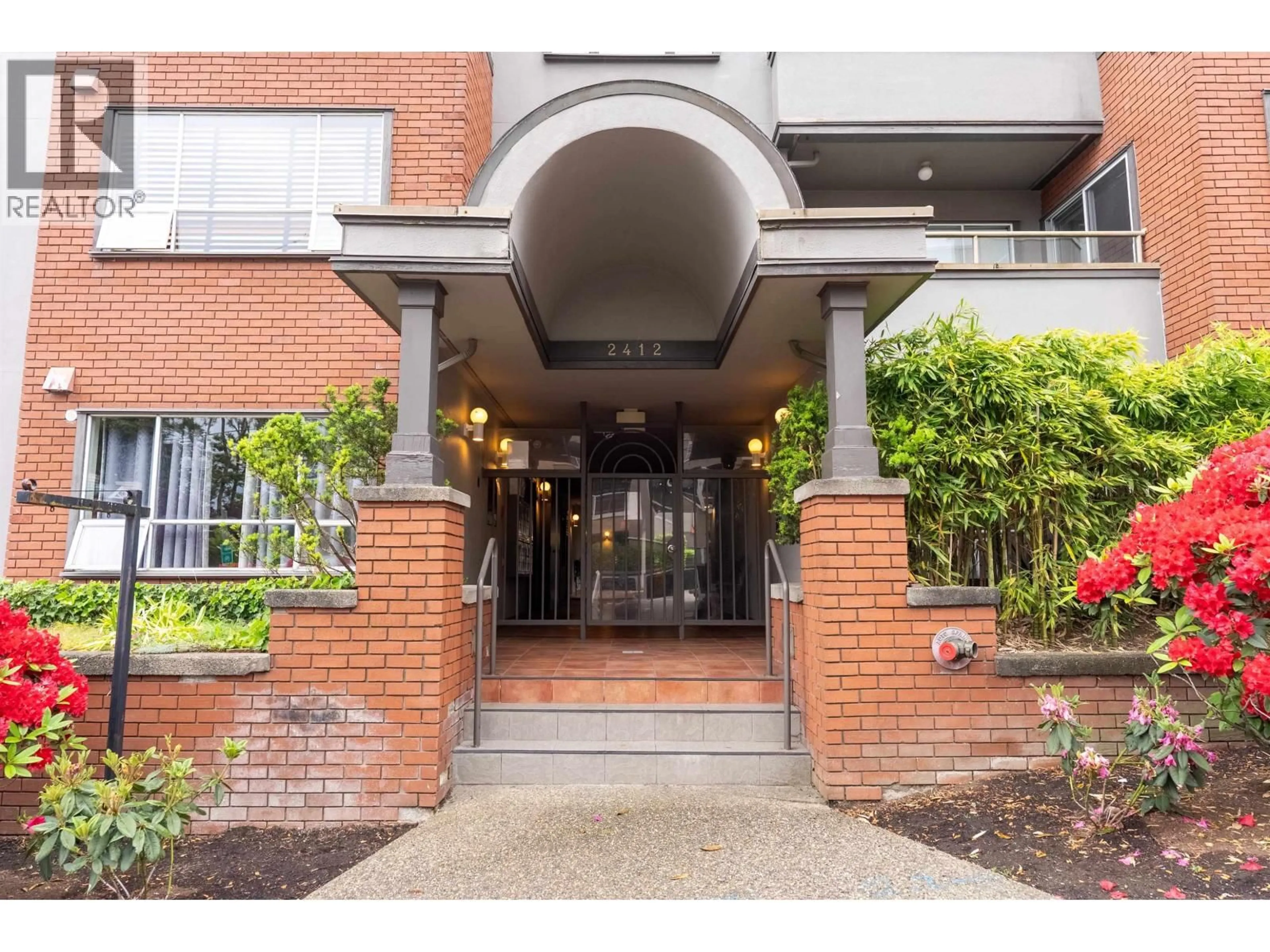 Indoor foyer for 101 - 2412 ALDER STREET, Vancouver British Columbia V6H3Z4