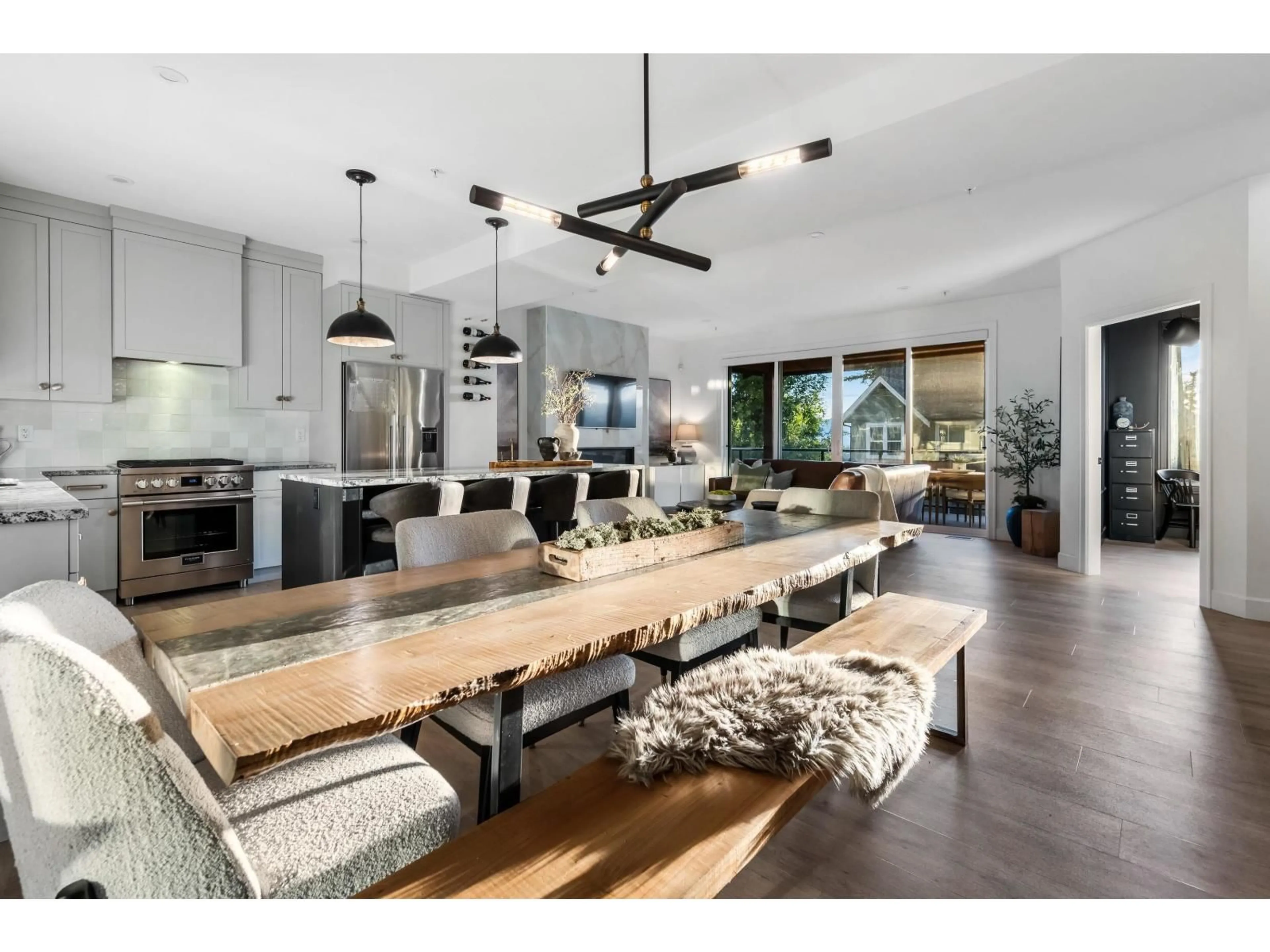 Open concept kitchen, wood/laminate floor for 15 - 6262 REXFORD DRIVE, Chilliwack British Columbia V2R6B4