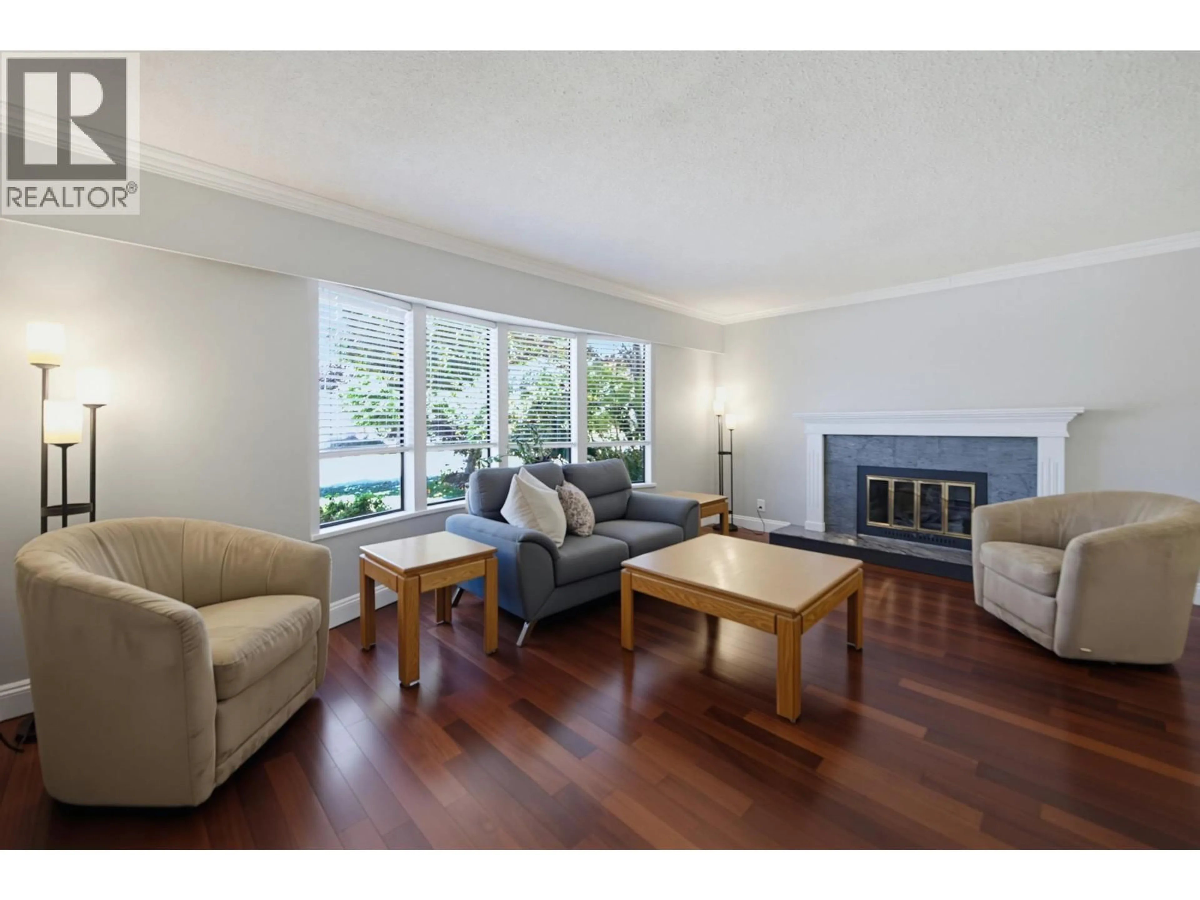 Living room with furniture, wood/laminate floor for 5494 50 AVENUE, Delta British Columbia V4K2A2