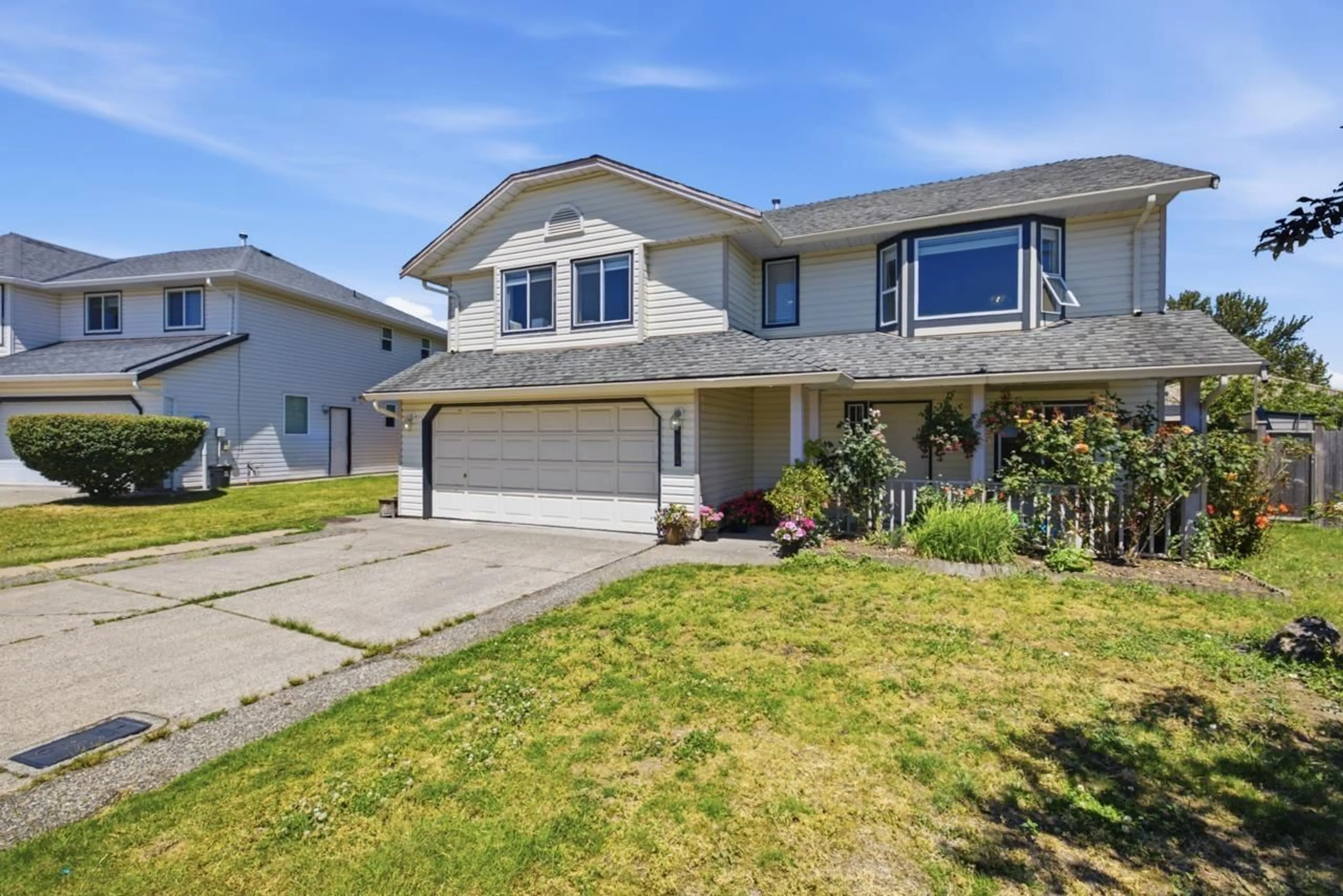 Home with vinyl exterior material, street for 3184 OSPREY WEST DRIVE, Abbotsford British Columbia V2S6A9