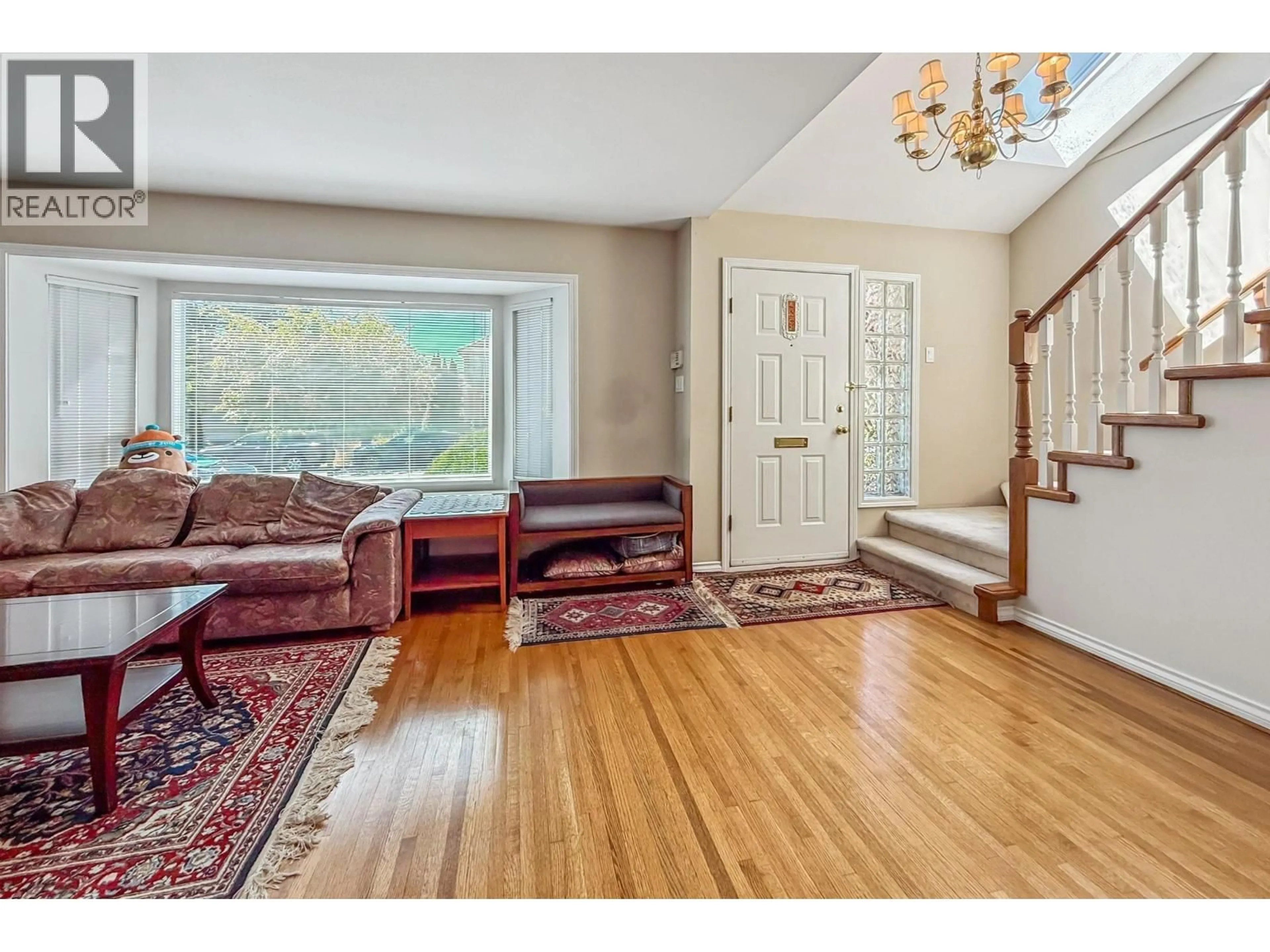 Indoor foyer for 2755 20TH AVENUE, Vancouver British Columbia V6L1H1