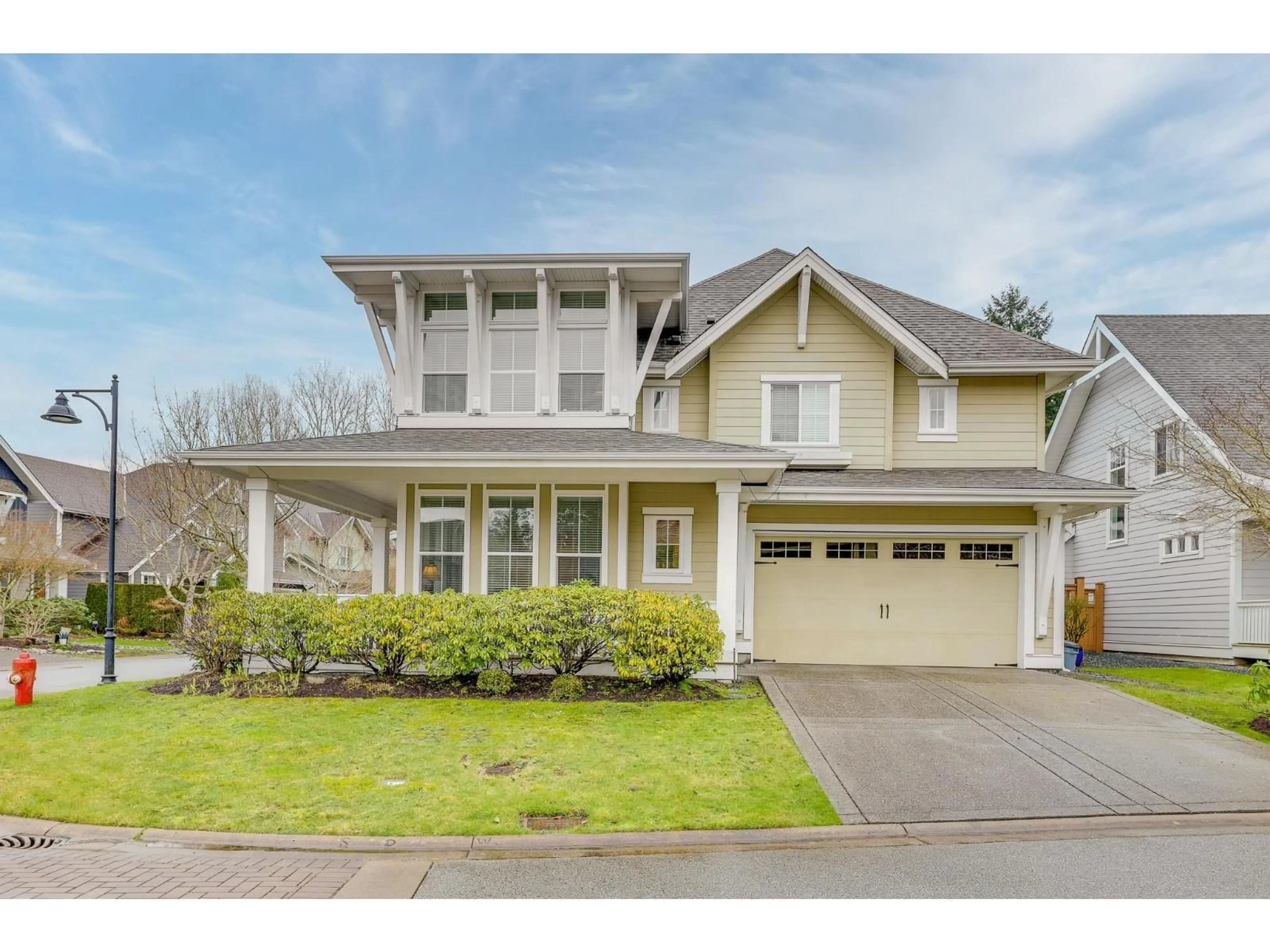 Home with vinyl exterior material, street for 14256 37 AVENUE, Surrey British Columbia V4P0C2
