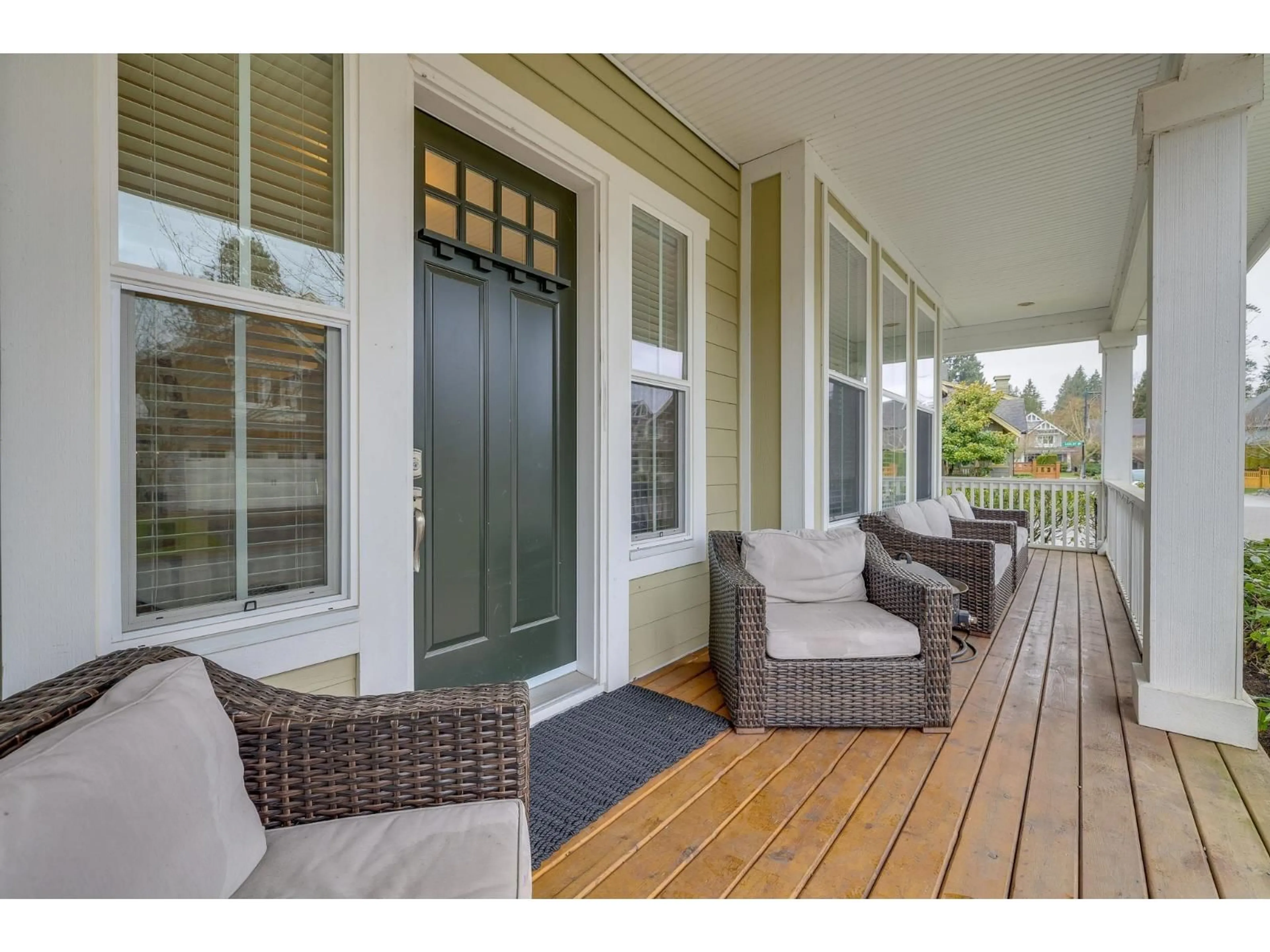 Indoor entryway for 14256 37 AVENUE, Surrey British Columbia V4P0C2