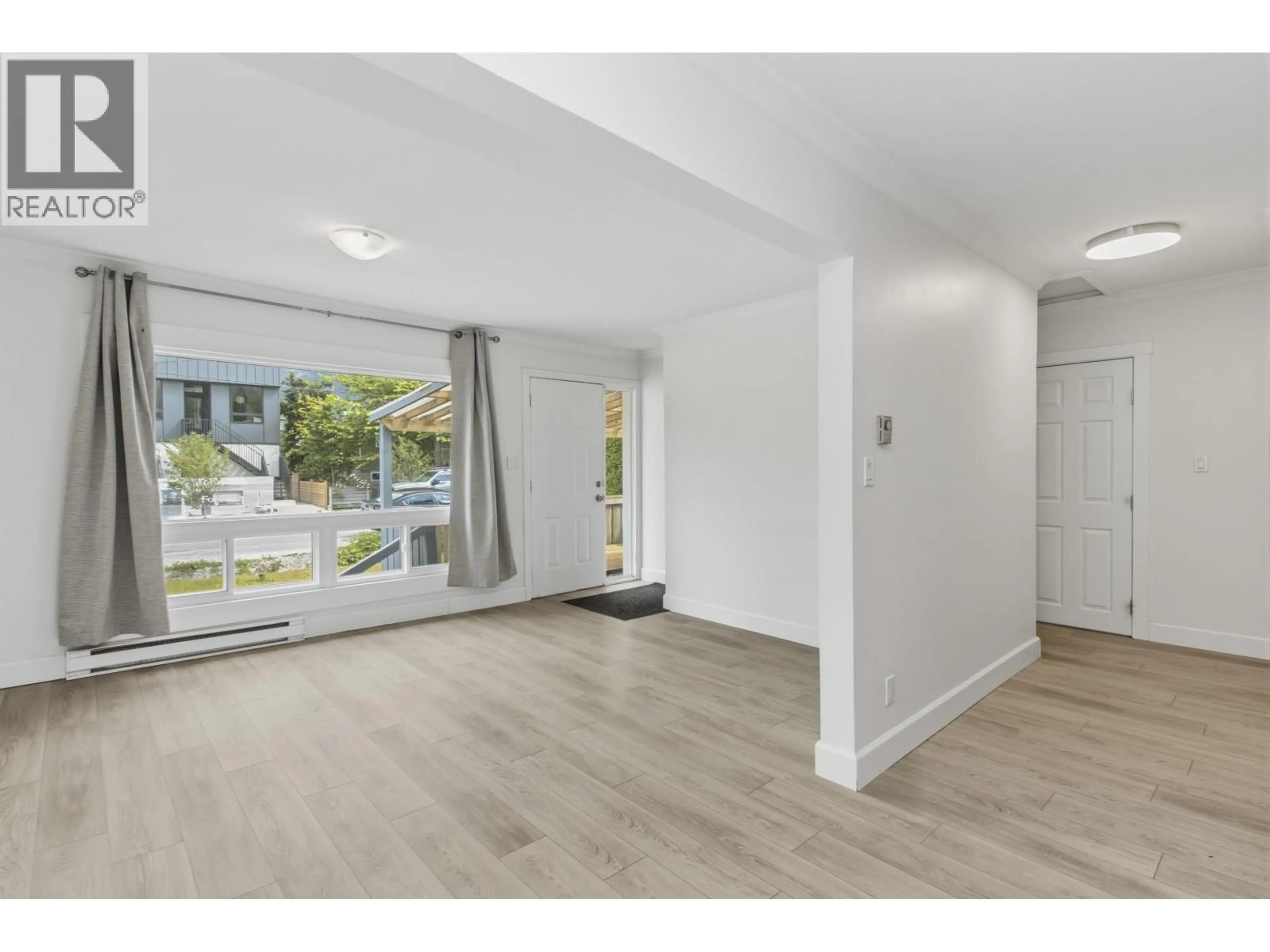 Unknown for 37937 FOURTH AVENUE, Squamish British Columbia V8B0P7