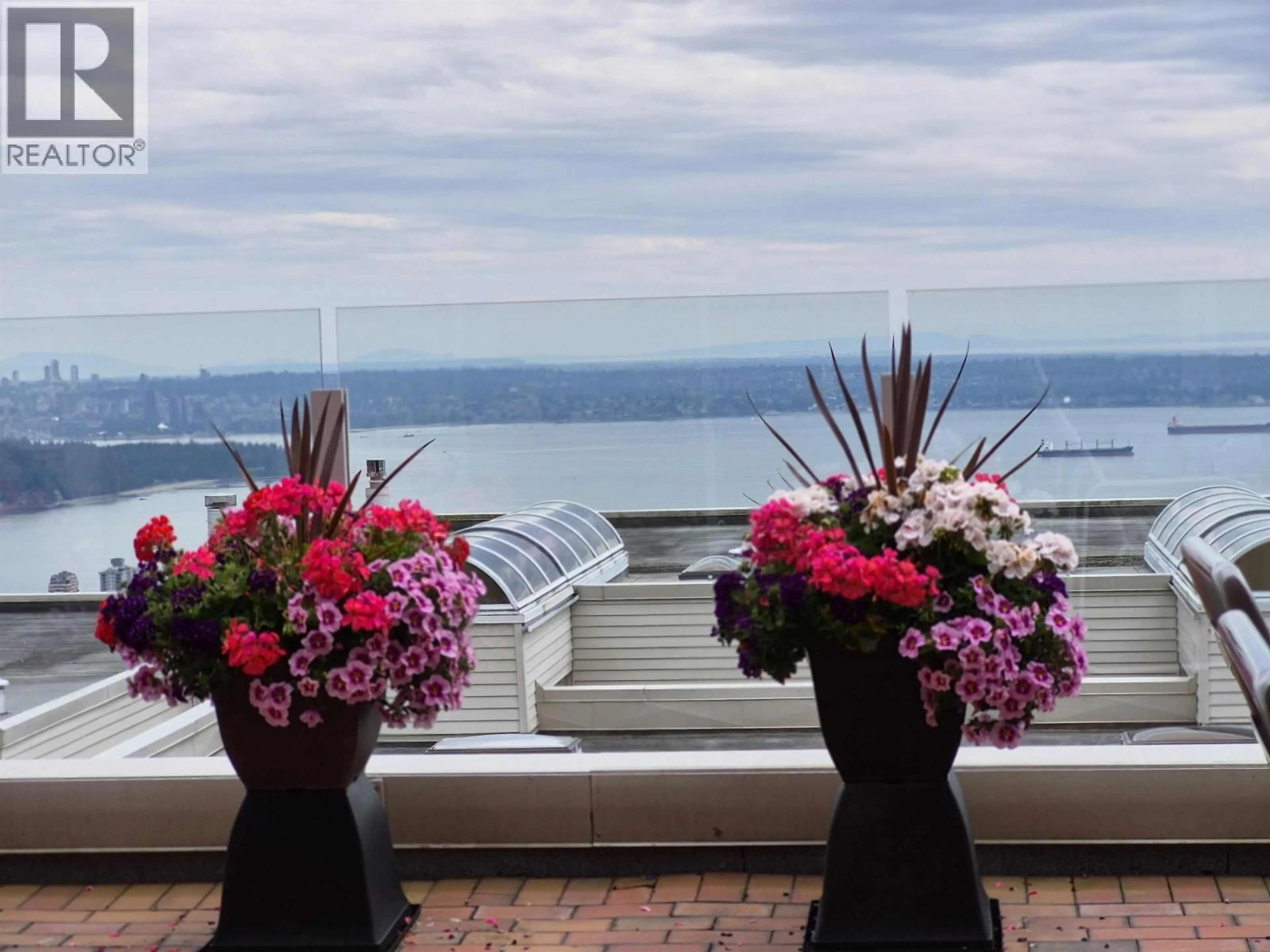 Balcony in the apartment, water/lake/river/ocean view for 105 - 2274 FOLKESTONE WAY, West Vancouver British Columbia V7S2X7