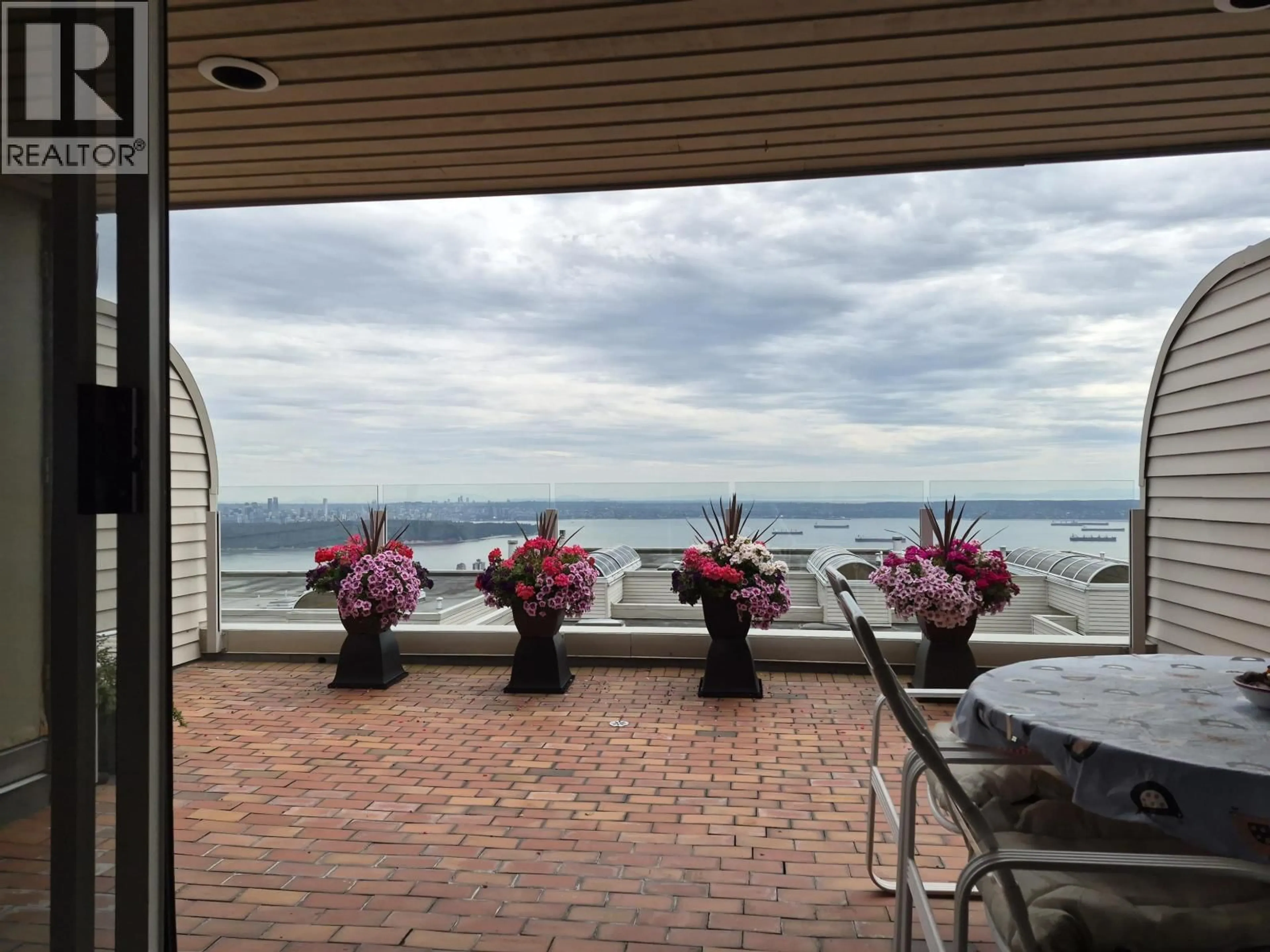 Patio, water/lake/river/ocean view for 105 - 2274 FOLKESTONE WAY, West Vancouver British Columbia V7S2X7