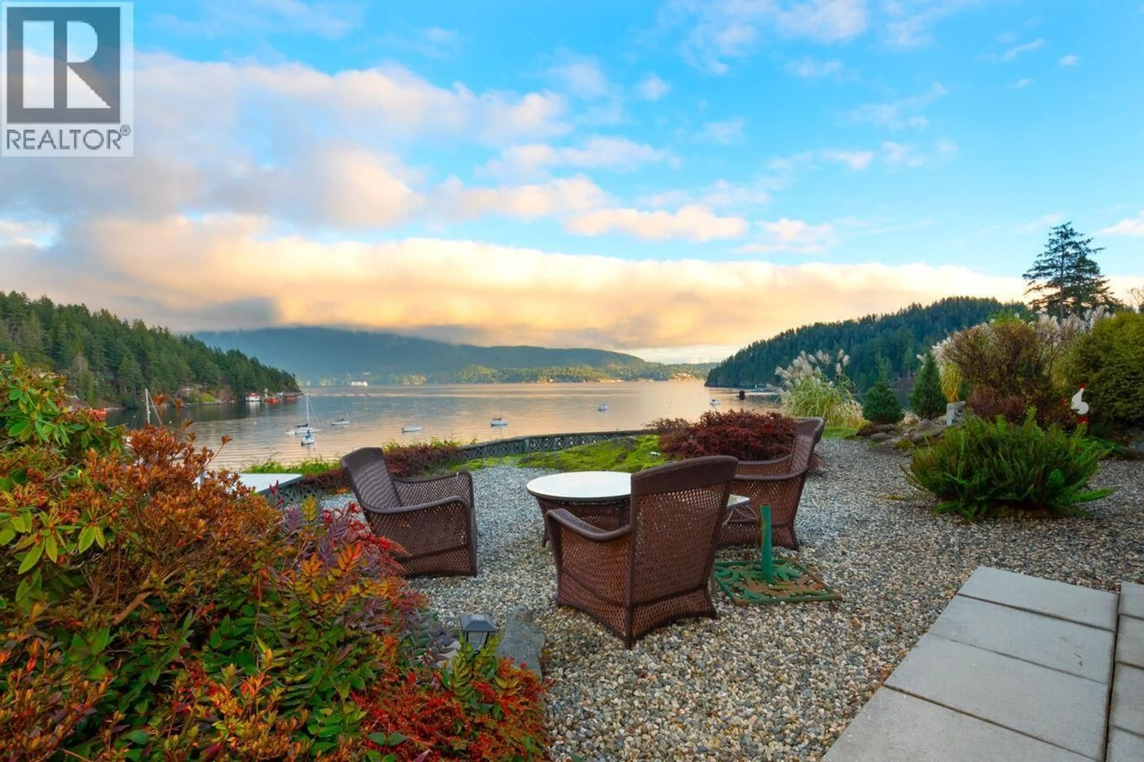Patio, water/lake/river/ocean view for 433 SENATOR PLACE, Bowen Island British Columbia V0N1G1
