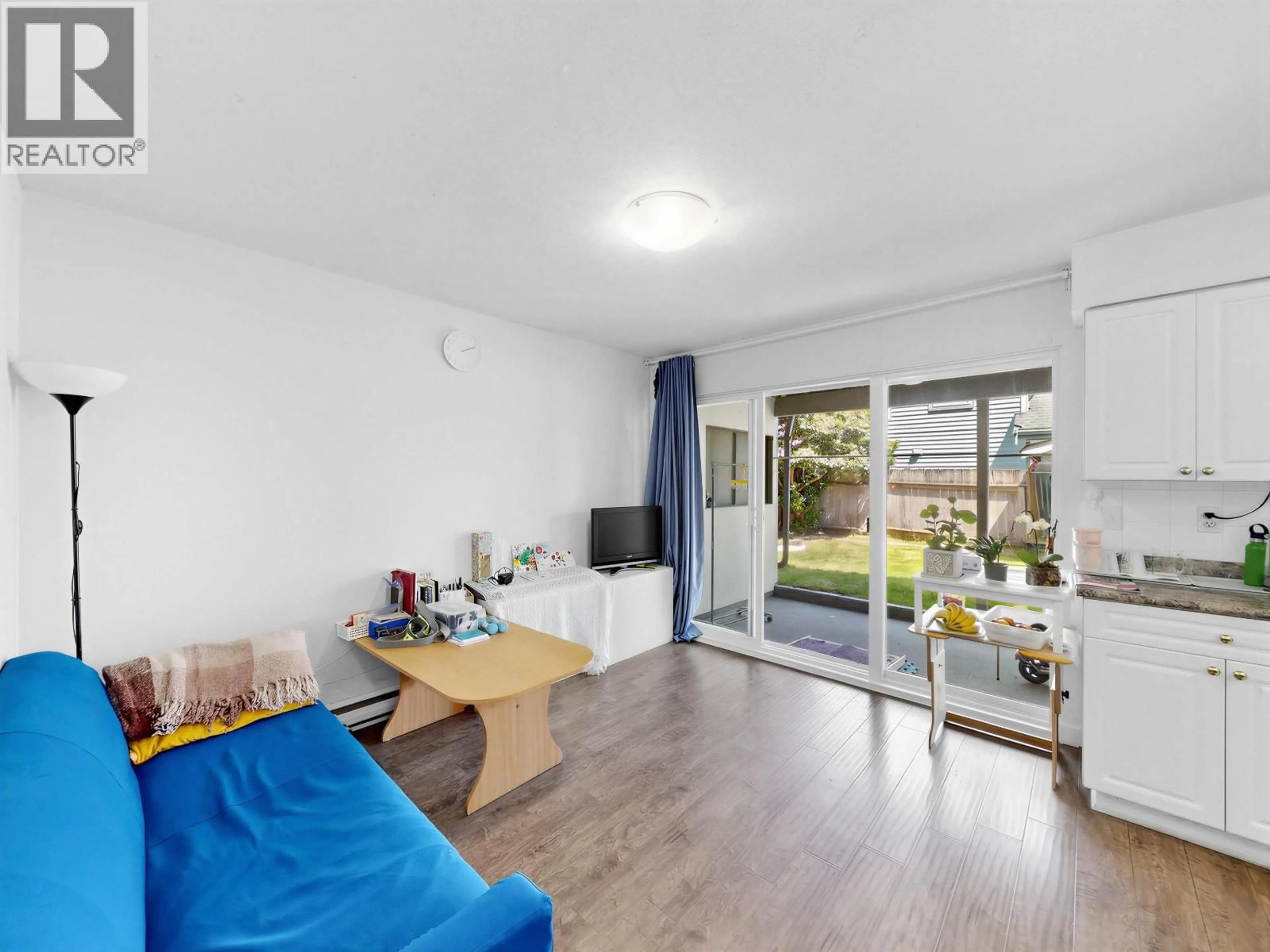 Living room with furniture, unknown for 7900 FROBISHER DRIVE, Richmond British Columbia V7C4N5