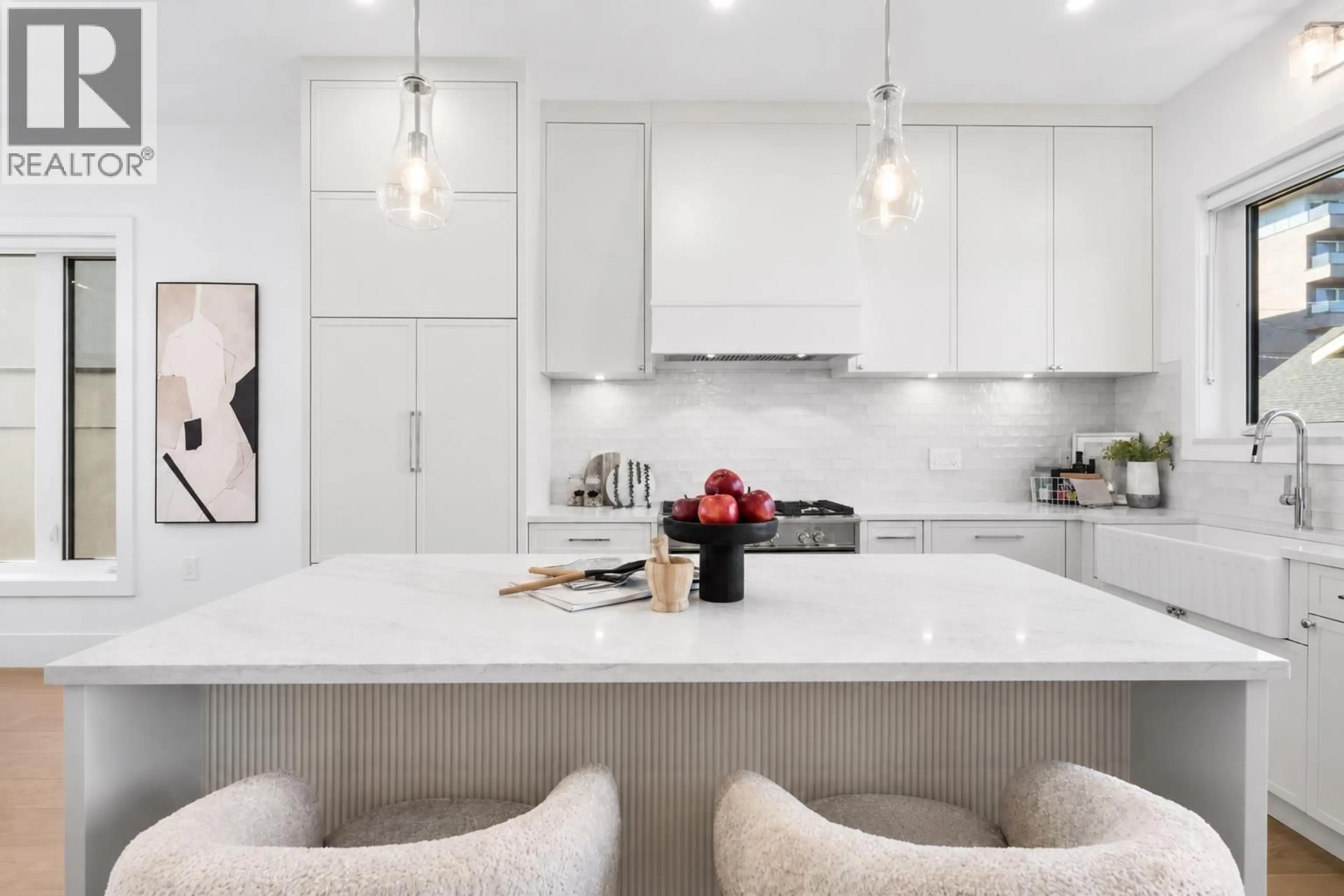 Contemporary kitchen, unknown for 531 61ST AVENUE, Vancouver British Columbia V6P2B4