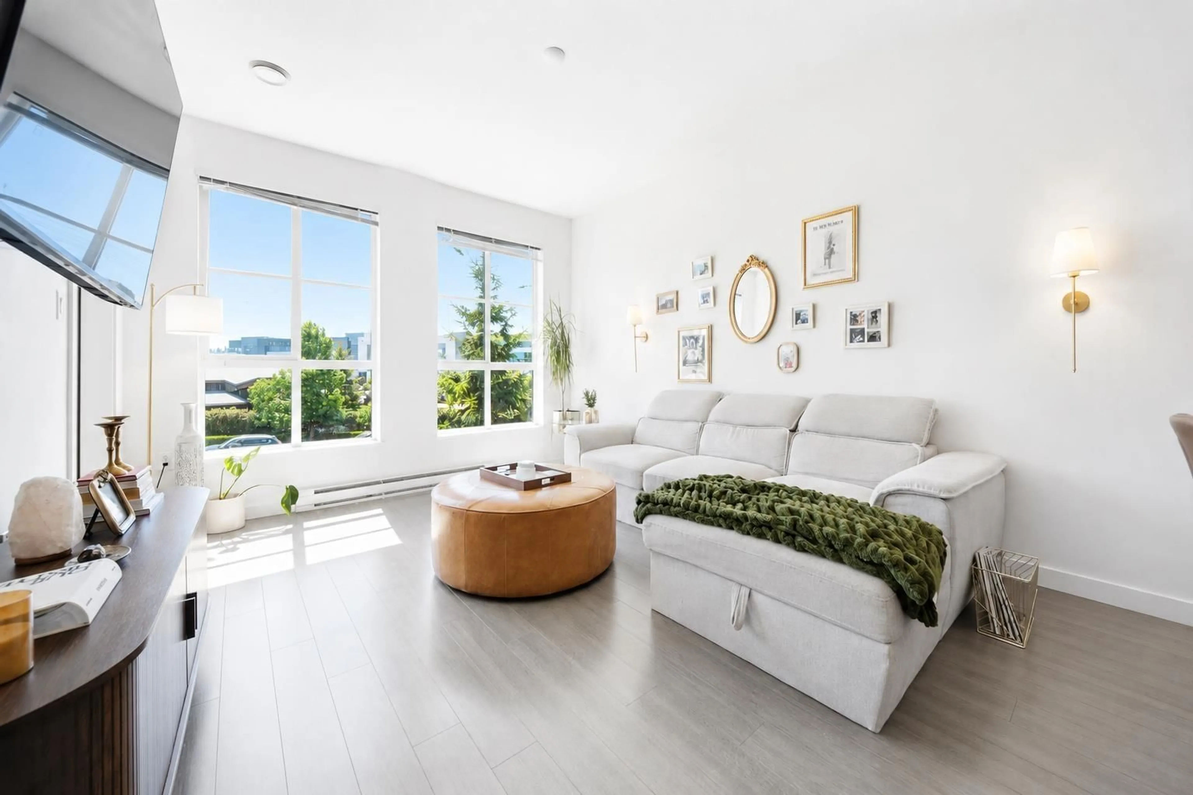 Living room with furniture, unknown for 328 - 15168 33 AVENUE, Surrey British Columbia V3Z0N7