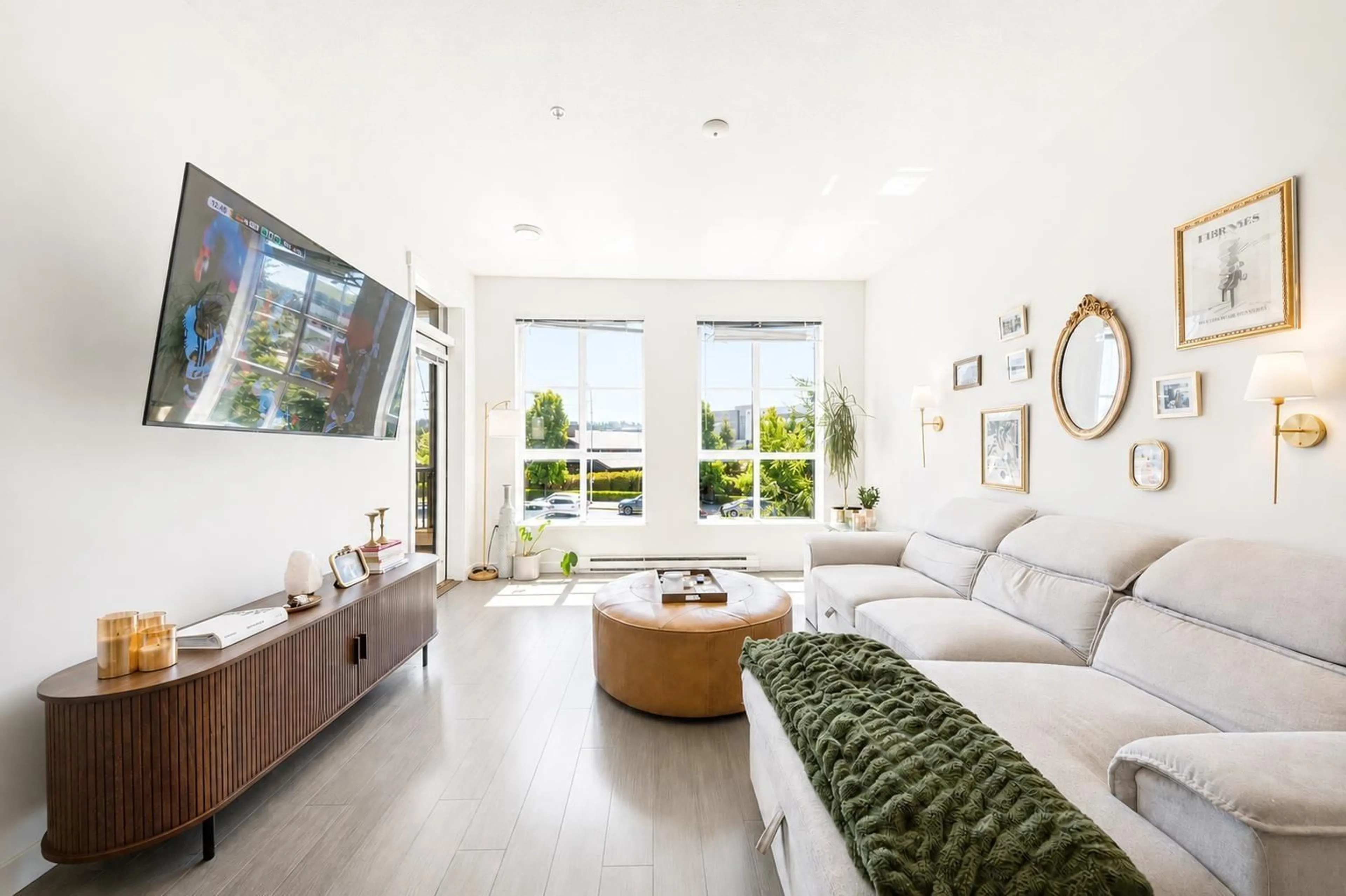 Living room with furniture, unknown for 328 - 15168 33 AVENUE, Surrey British Columbia V3Z0N7