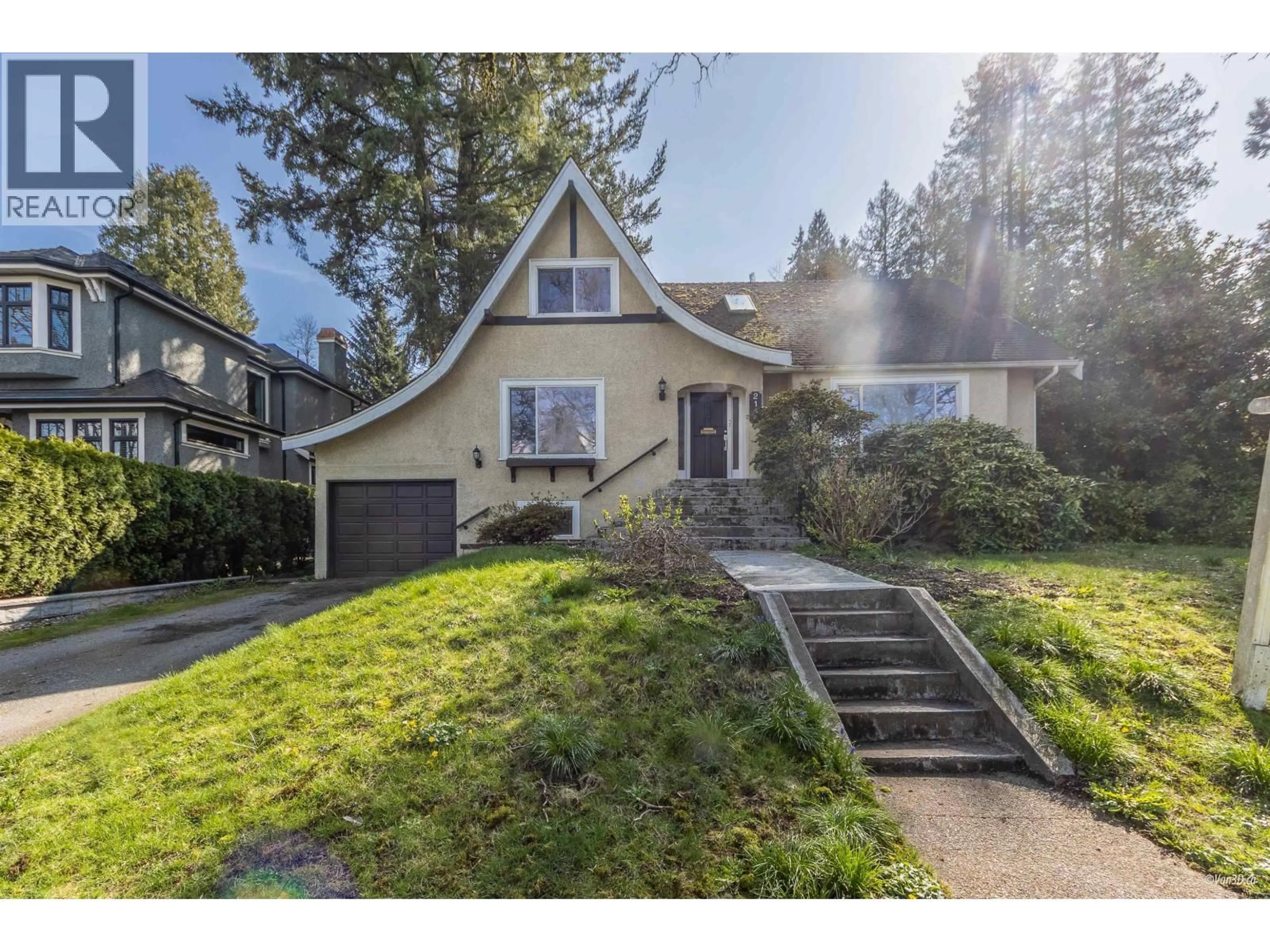 Home with vinyl exterior material, street for 2146 33RD AVENUE, Vancouver British Columbia V6M1B9