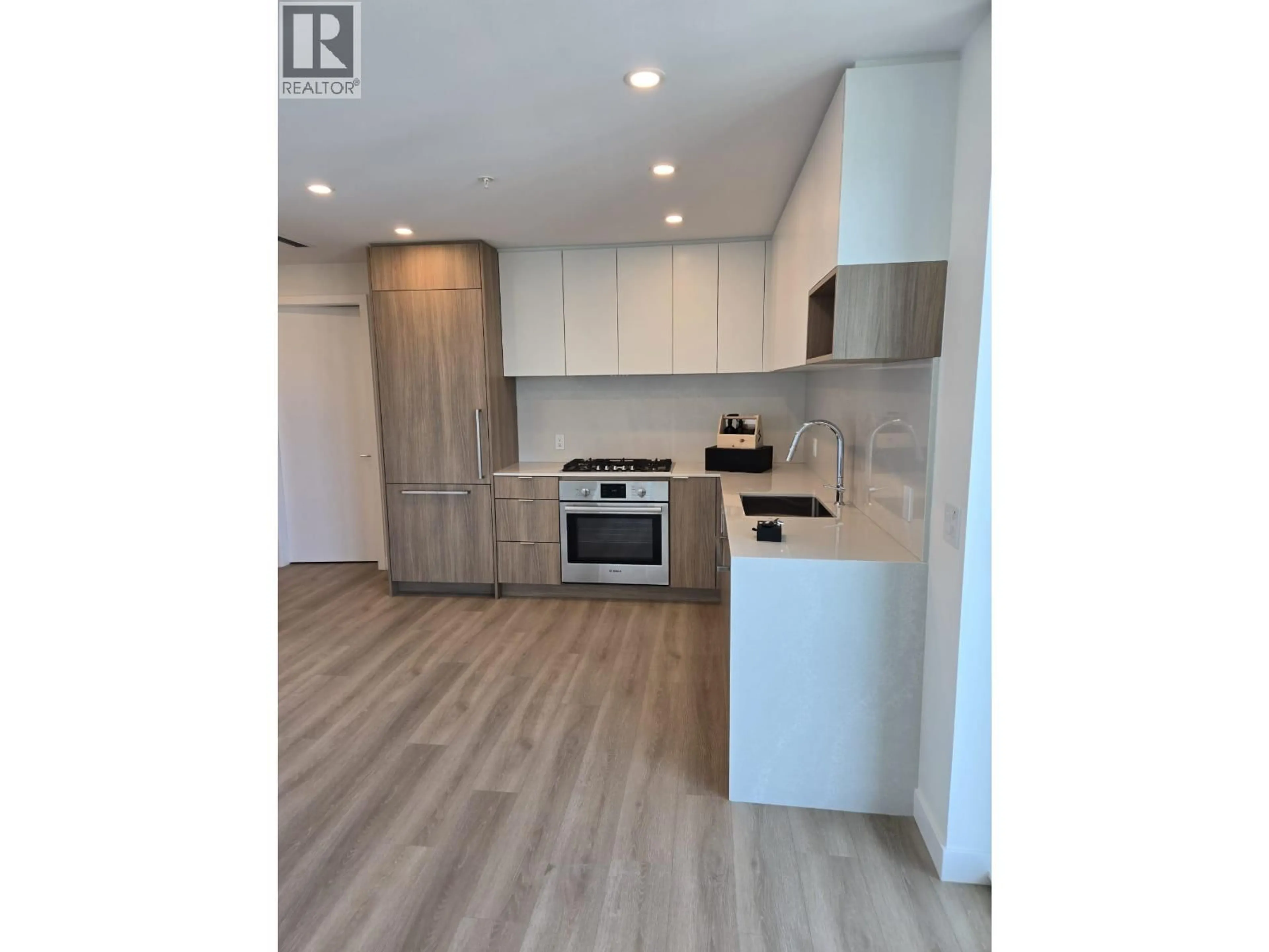 Standard kitchen, wood/laminate floor for 3901 - 6087 WILSON AVENUE, Burnaby British Columbia V5H0M1