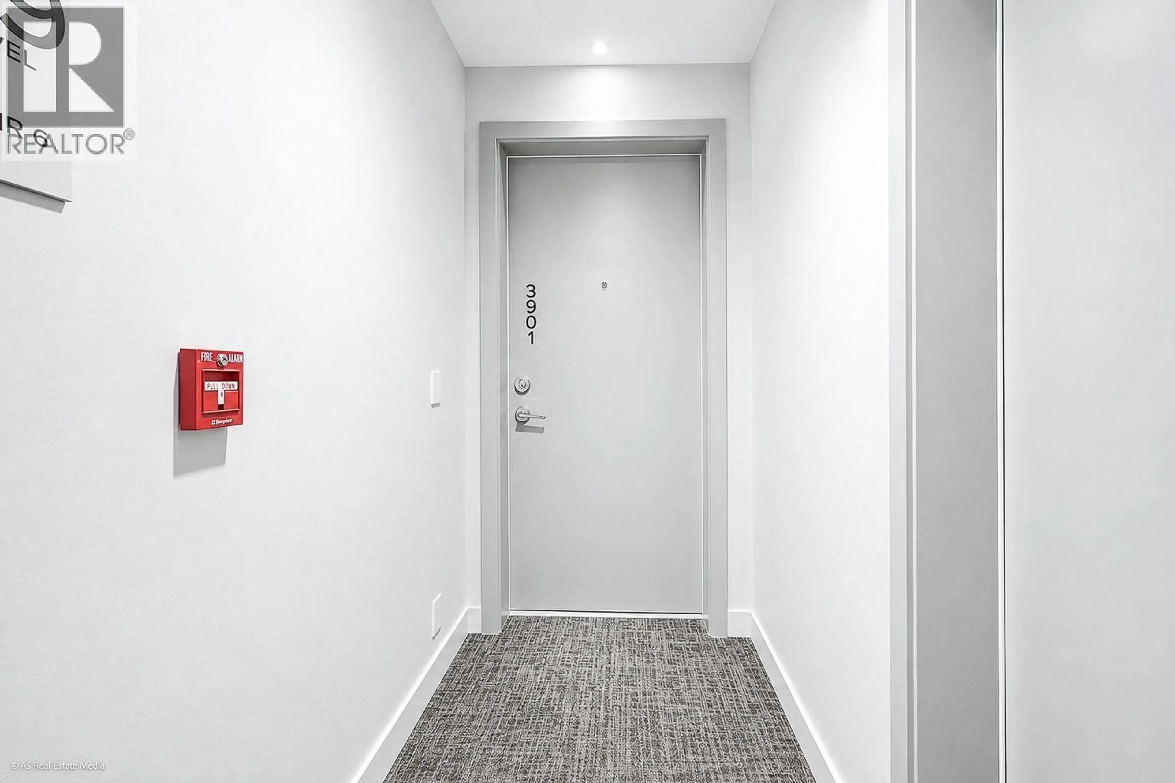 Indoor foyer for 3901 - 6087 WILSON AVENUE, Burnaby British Columbia V5H0M1