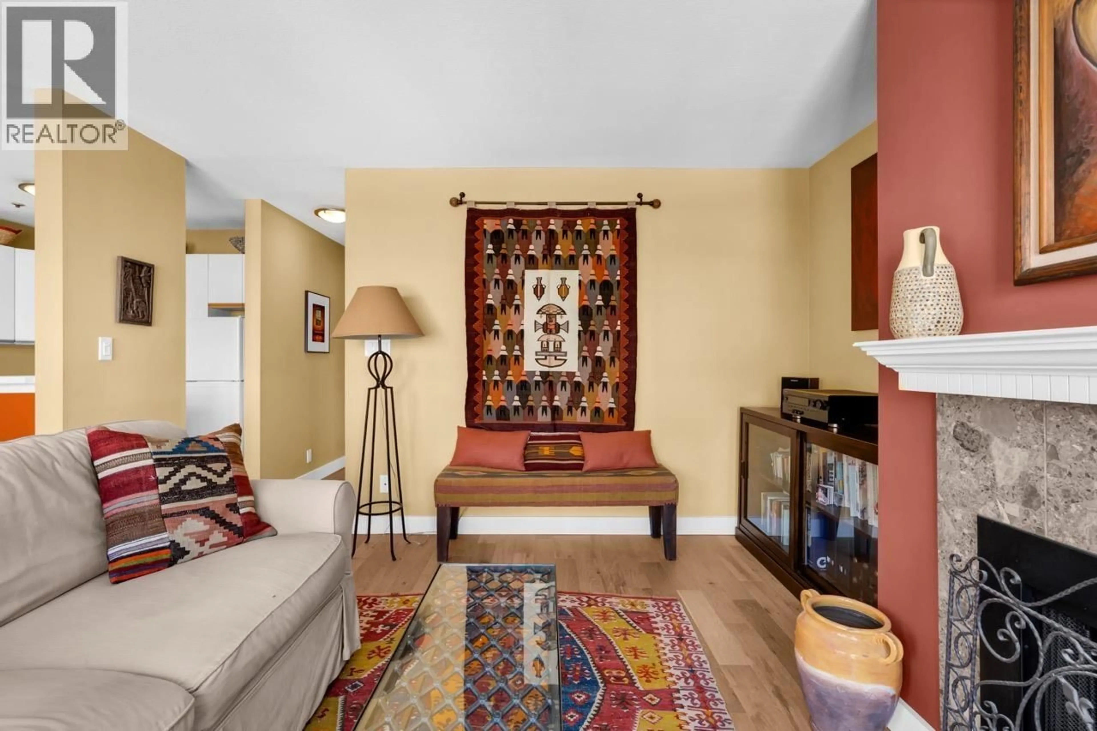 Living room with furniture, carpet floor for 204 - 833 16TH AVENUE, Vancouver British Columbia V5Z1S9