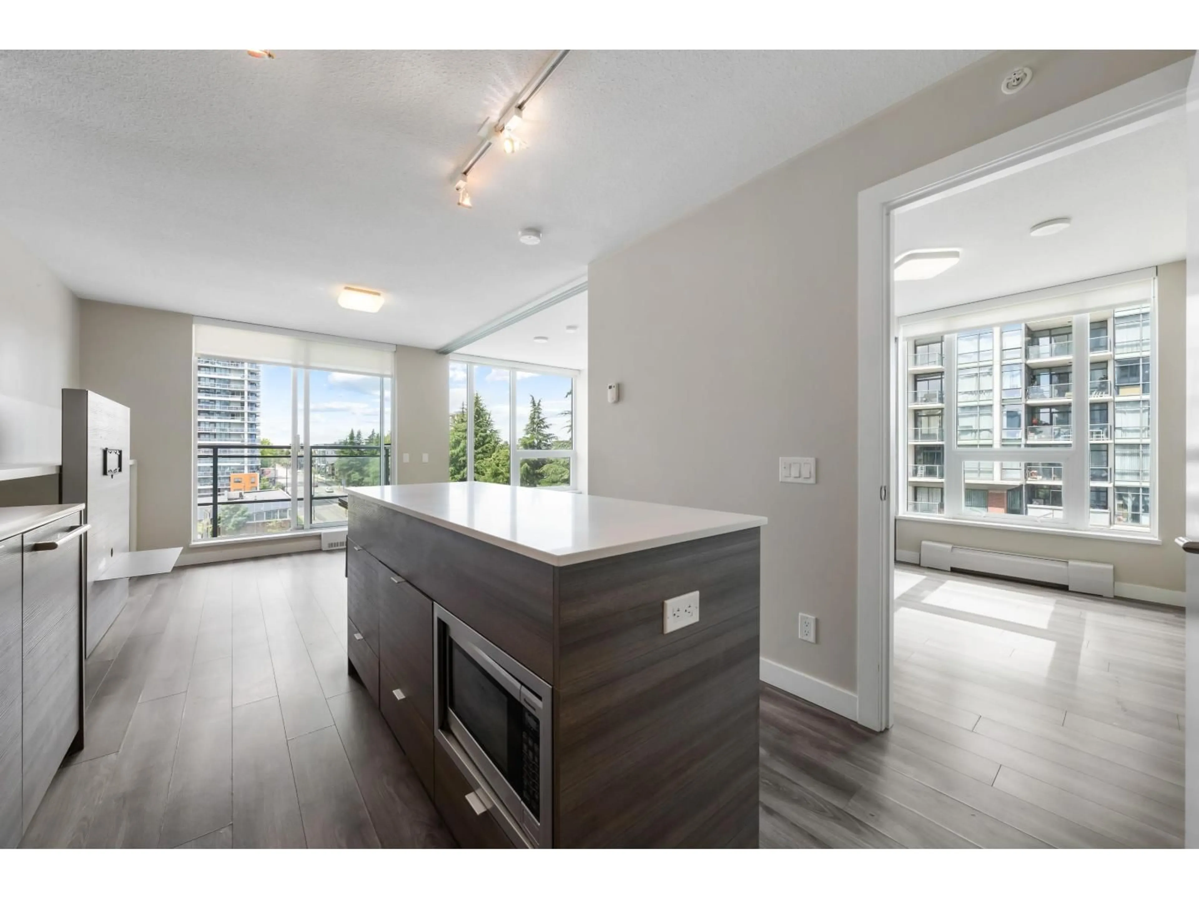 Open concept kitchen, unknown for 805 - 13398 104 AVENUE, Surrey British Columbia V3T1V6