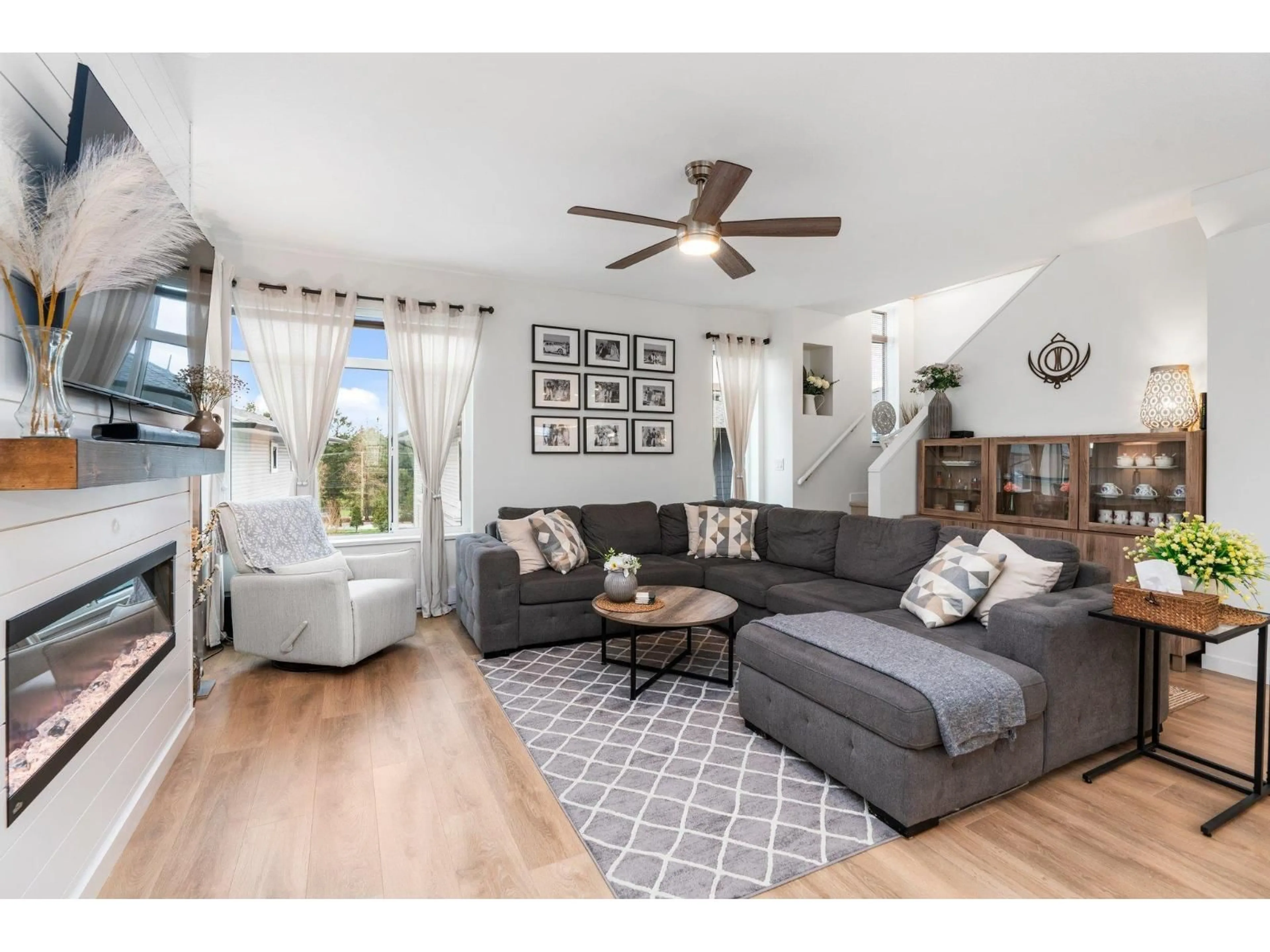 Living room with furniture, wood/laminate floor for 41 - 15235 SITKA DRIVE, Surrey British Columbia V3S0A9
