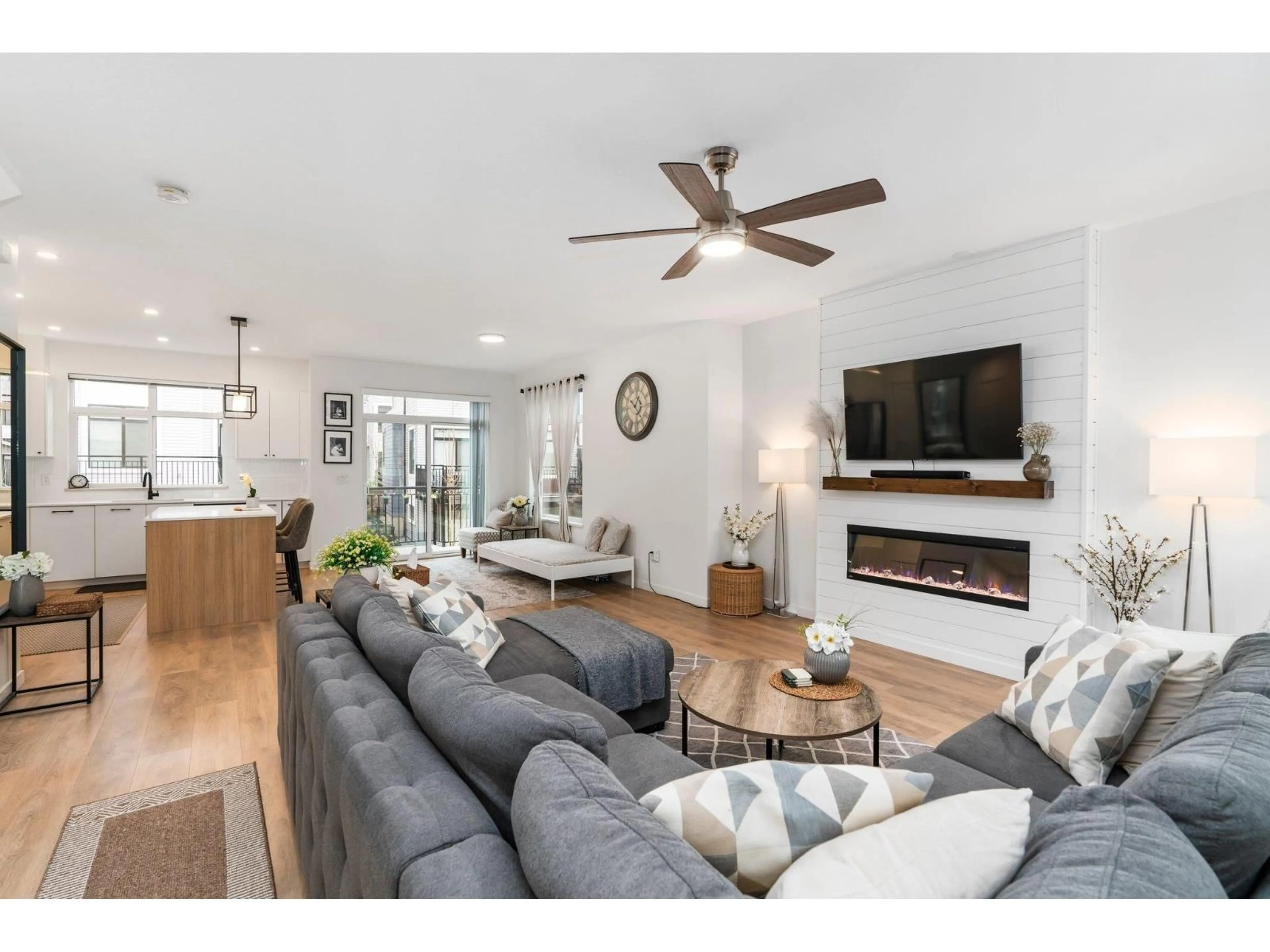 Living room with furniture, unknown for 41 - 15235 SITKA DRIVE, Surrey British Columbia V3S0A9