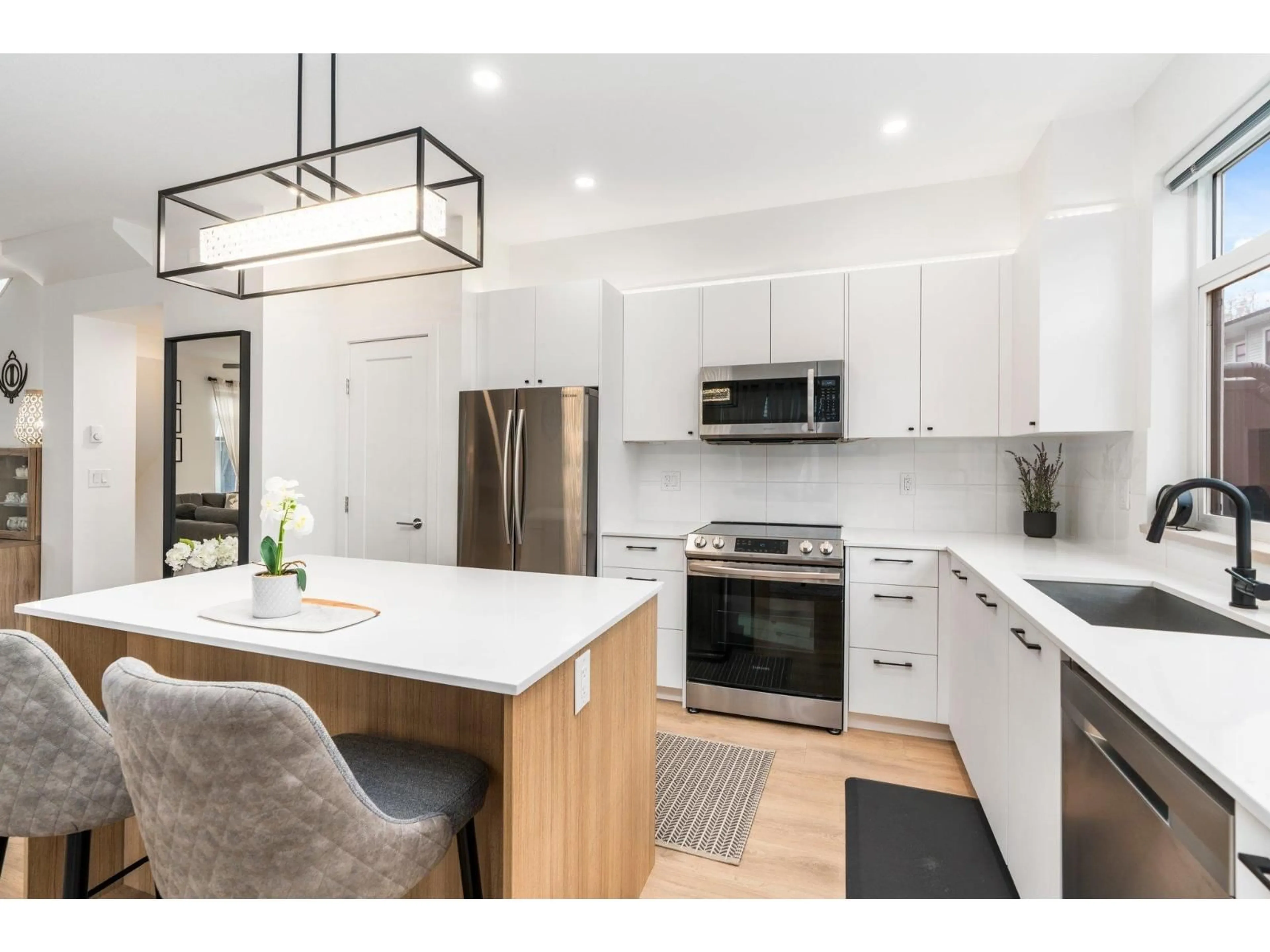Open concept kitchen, unknown for 41 - 15235 SITKA DRIVE, Surrey British Columbia V3S0A9