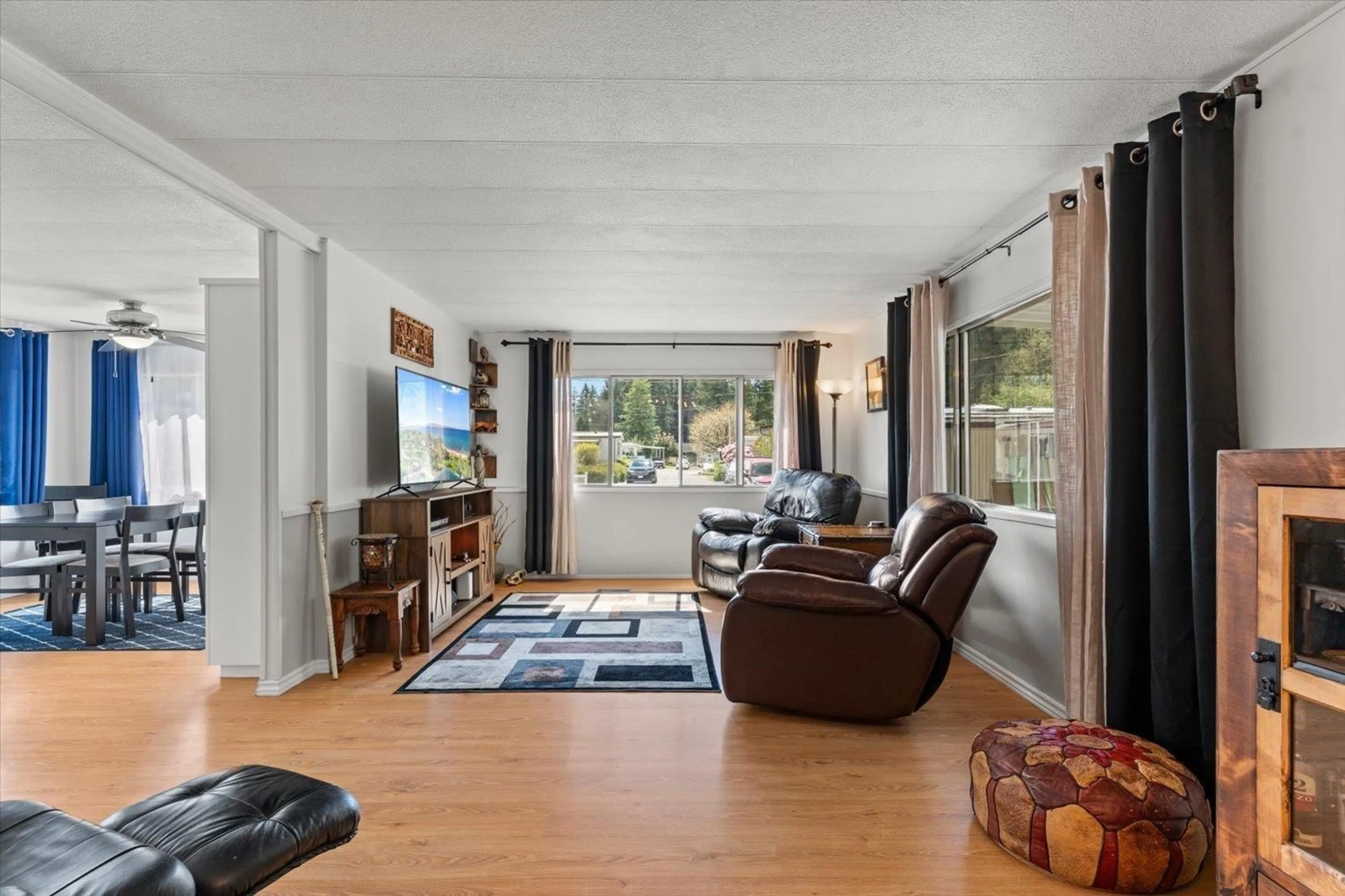 Living room with furniture, unknown for 136 - 3031 200 STREET, Langley British Columbia V2Z1N5