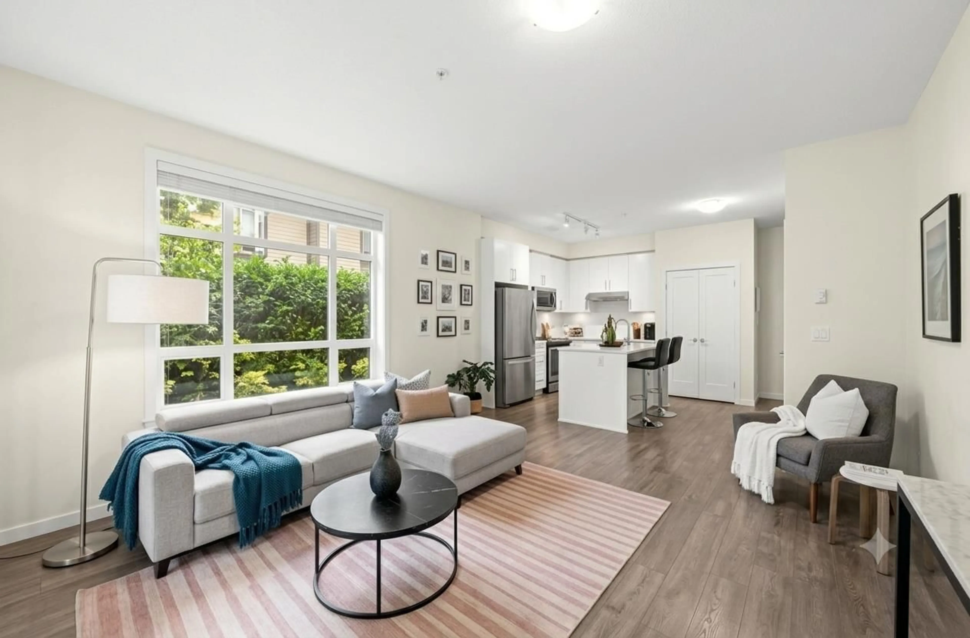Living room with furniture, unknown for E102 - 20211 66 AVENUE, Langley British Columbia V2Y0L4