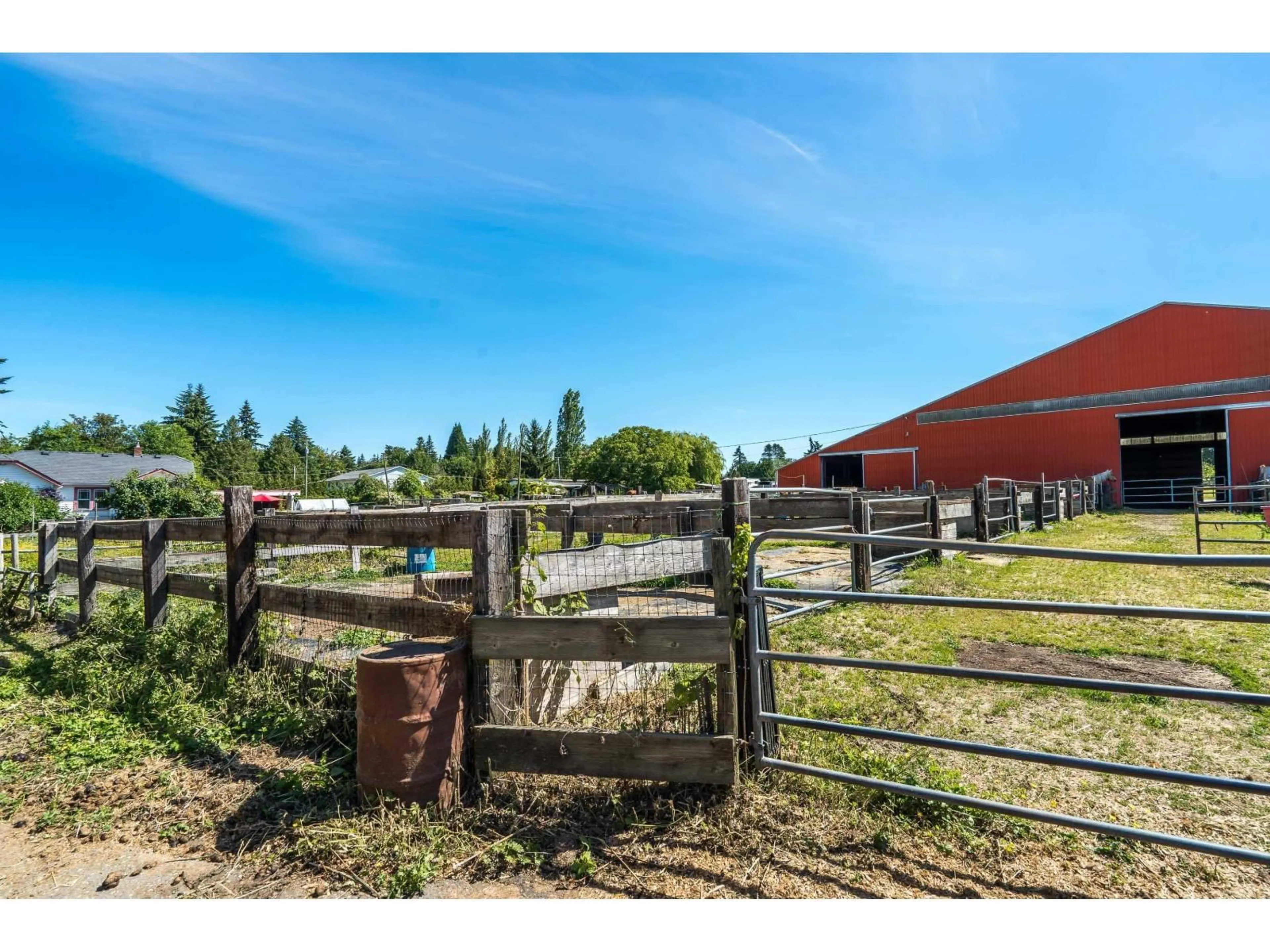A pic from outside/outdoor area/front of a property/back of a property/a pic from drone, unknown for 19636 8 AVENUE, Langley British Columbia V2Z1W1
