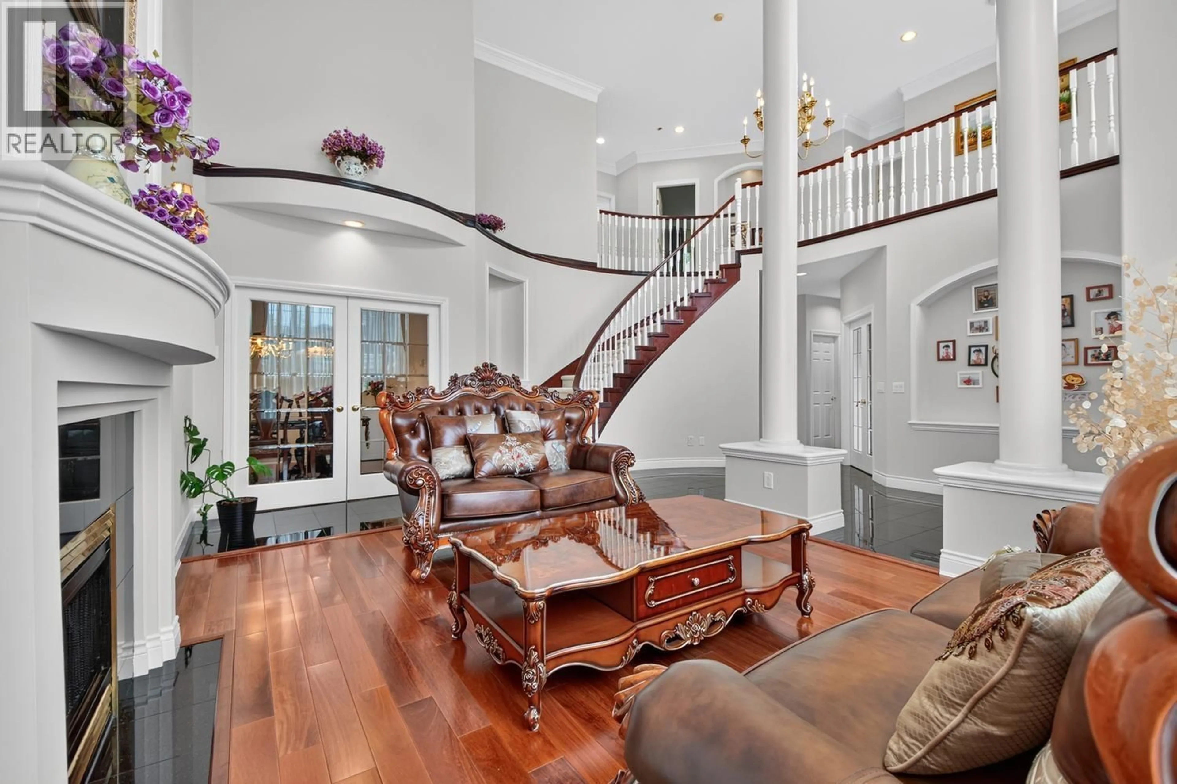 Indoor foyer for 3092 FIRESTONE PLACE, Coquitlam British Columbia V3E3E1