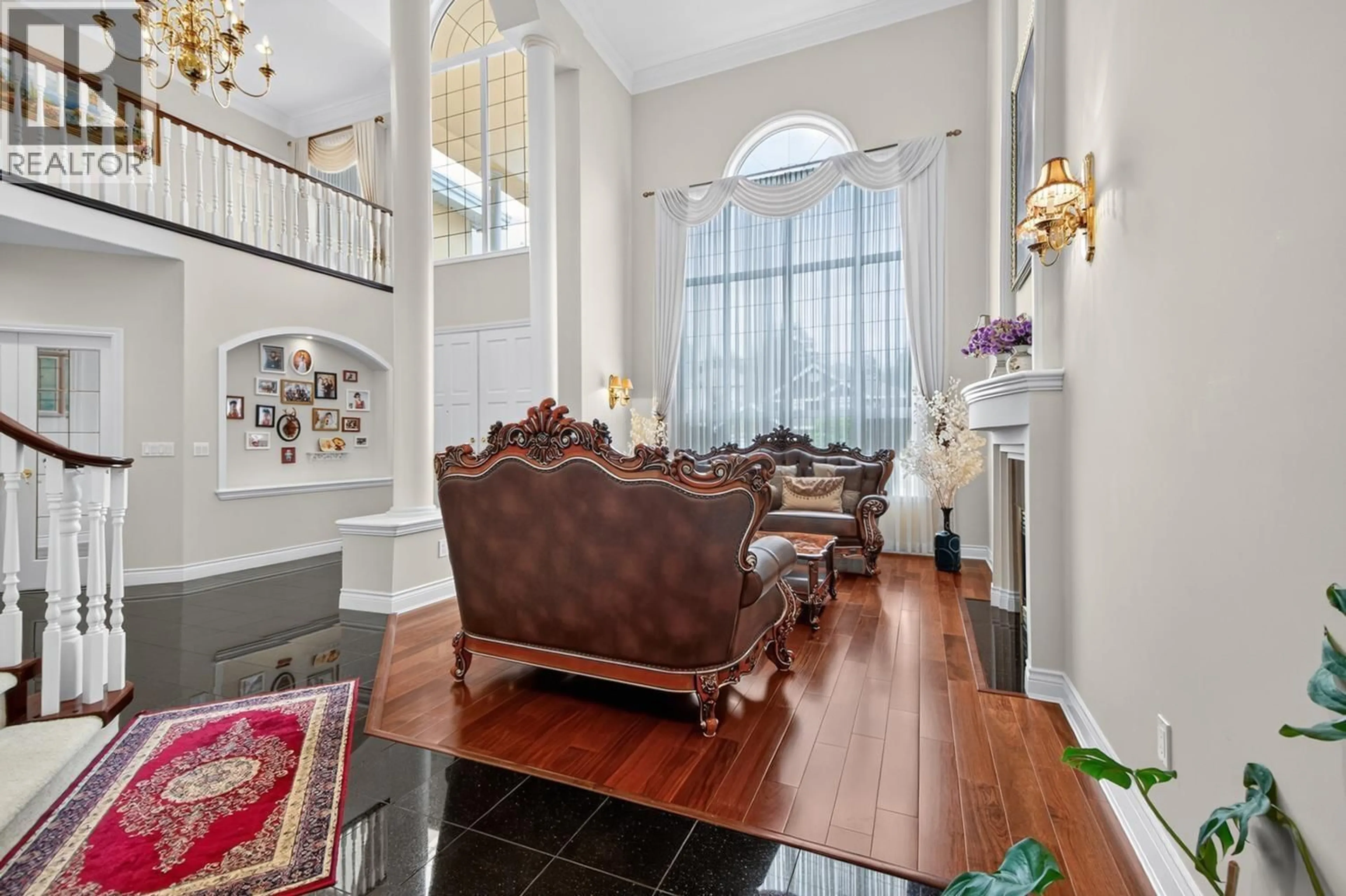 Indoor foyer for 3092 FIRESTONE PLACE, Coquitlam British Columbia V3E3E1
