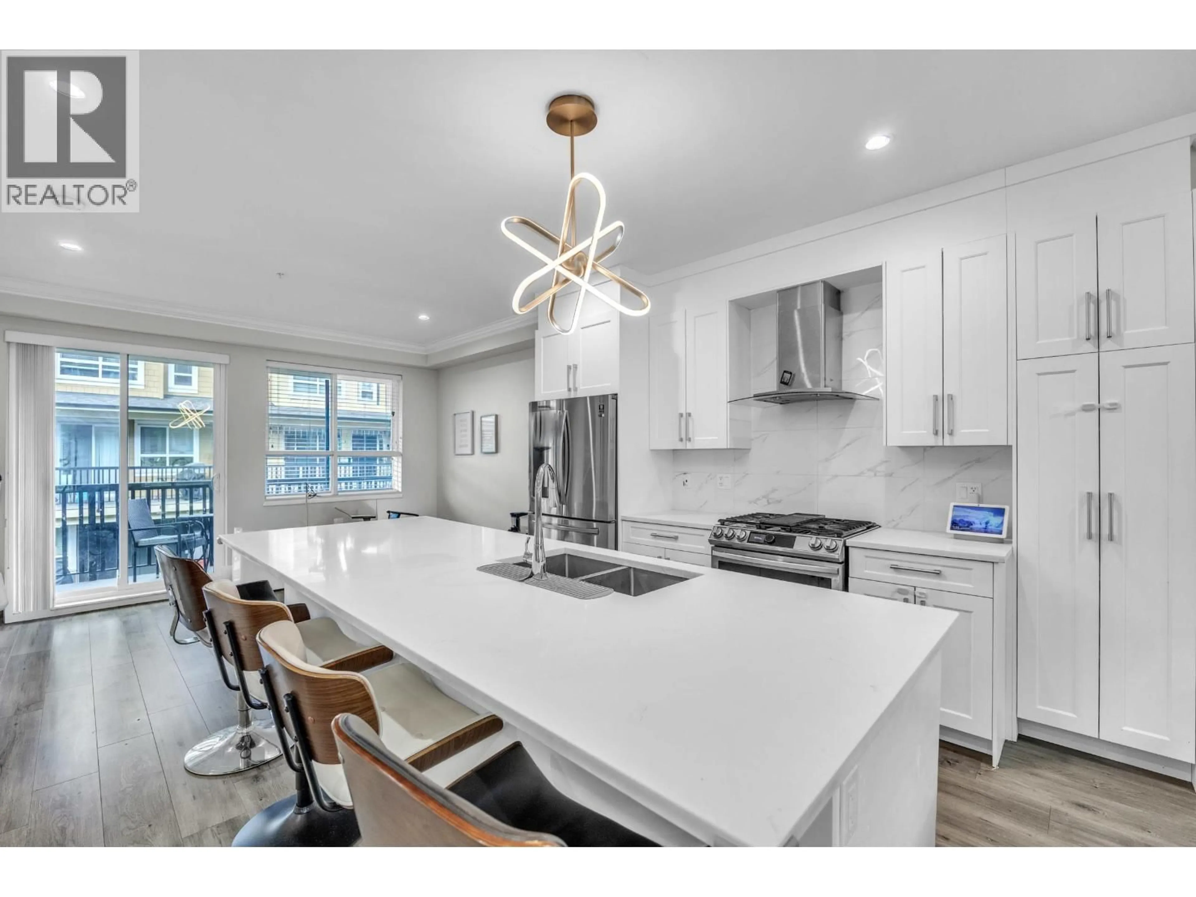 Open concept kitchen, ceramic/tile floor for 28 - 430 DUNCAN STREET, New Westminster British Columbia V3M0M2