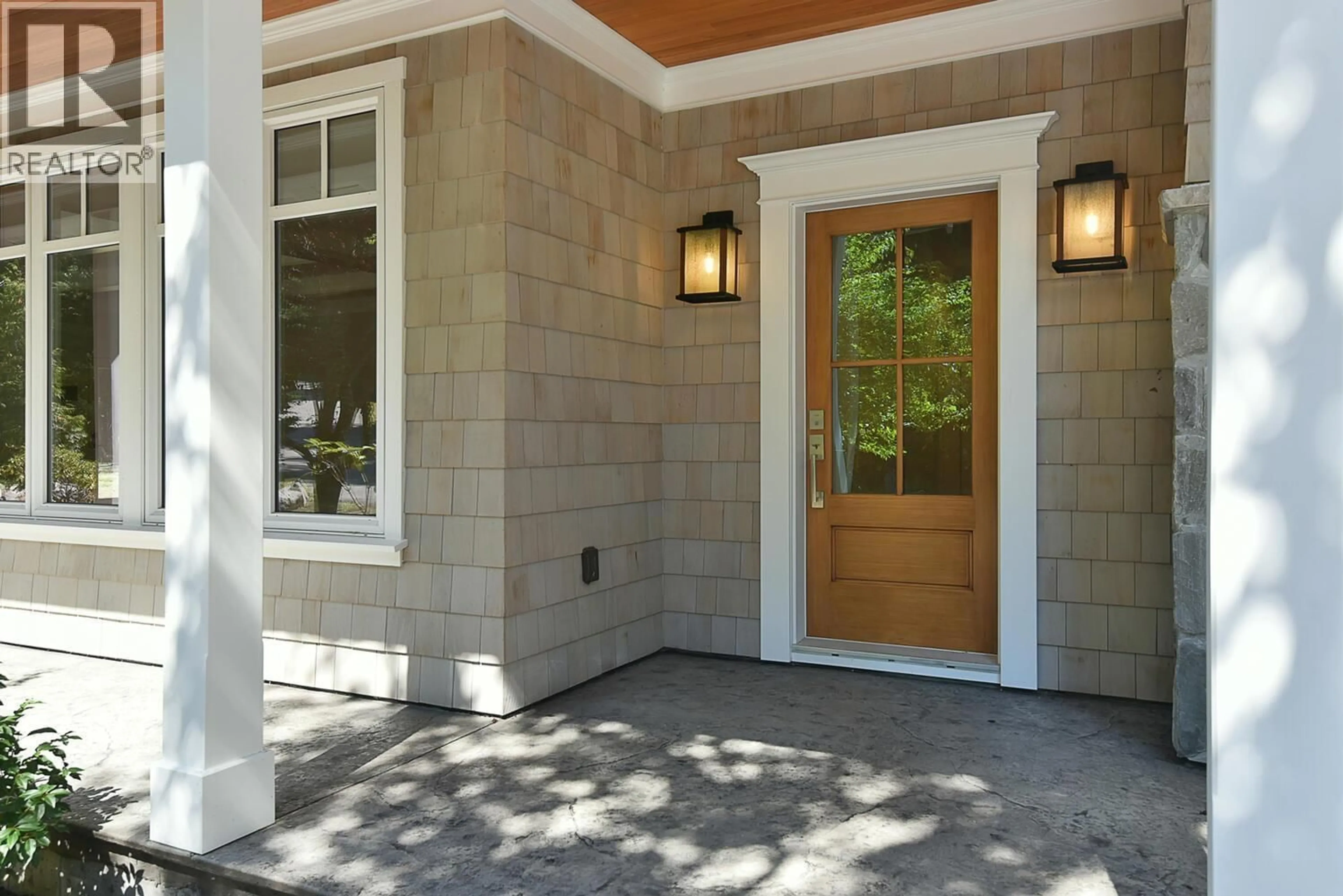 Indoor entryway for 12561 GREAVES ROAD, Madeira Park British Columbia V0N2H1