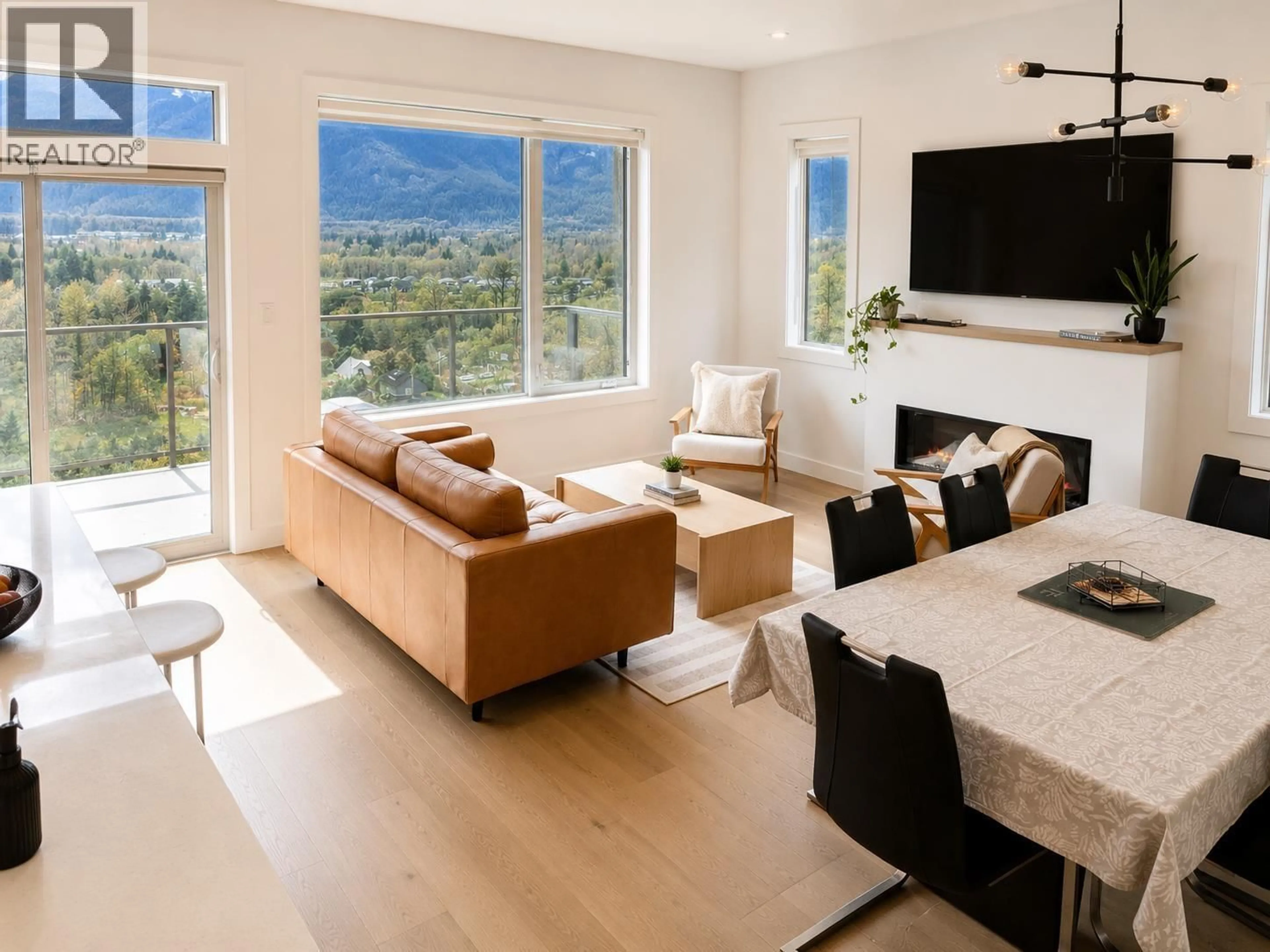 Living room with furniture, unknown for 39249 STELLAR DRIVE, Squamish British Columbia V8B1G2