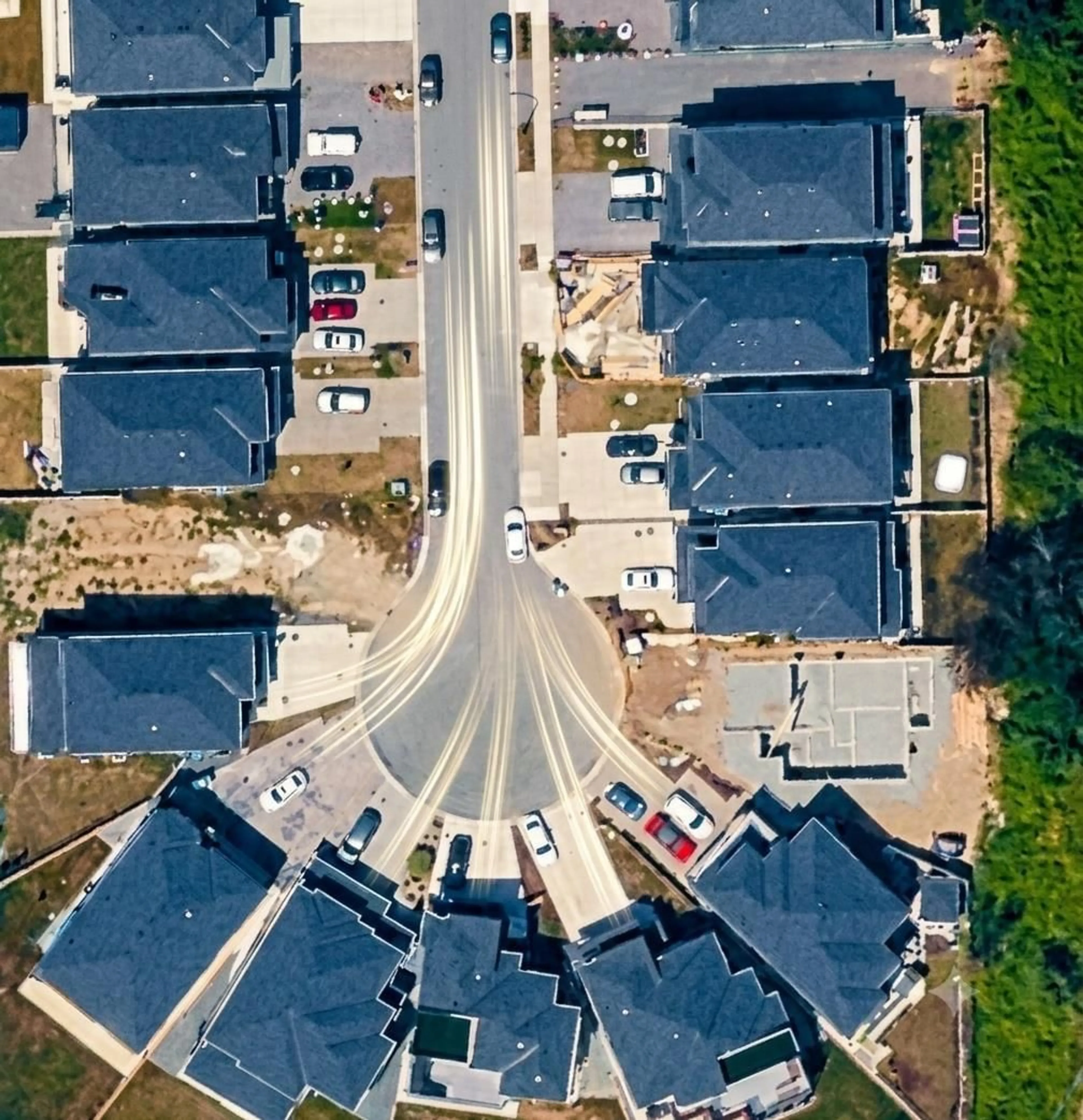 A pic from outside/outdoor area/front of a property/back of a property/a pic from drone, street for 2546 TERMINAL COURT, Abbotsford British Columbia V4X0C4