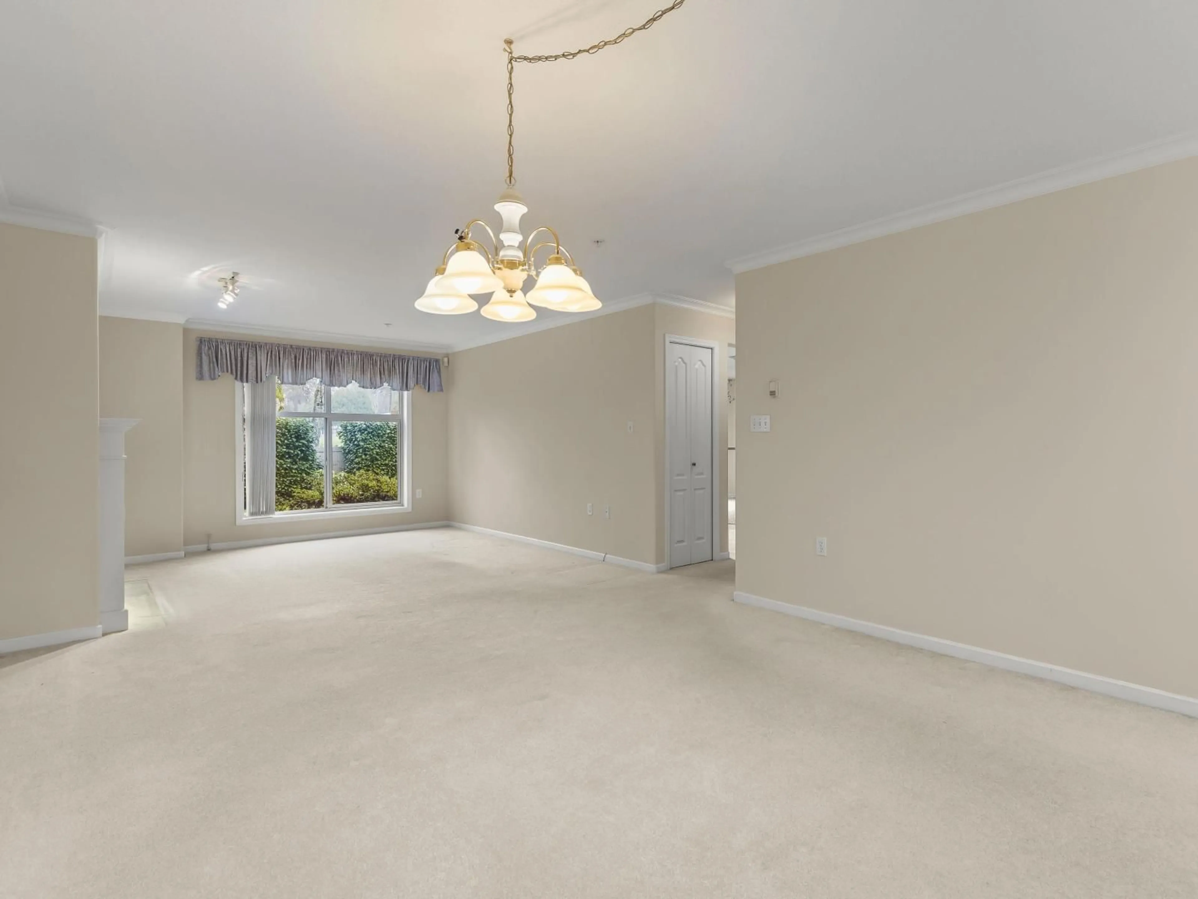 A pic of a room for 118 - 15350 19A AVENUE, Surrey British Columbia V4A9W1