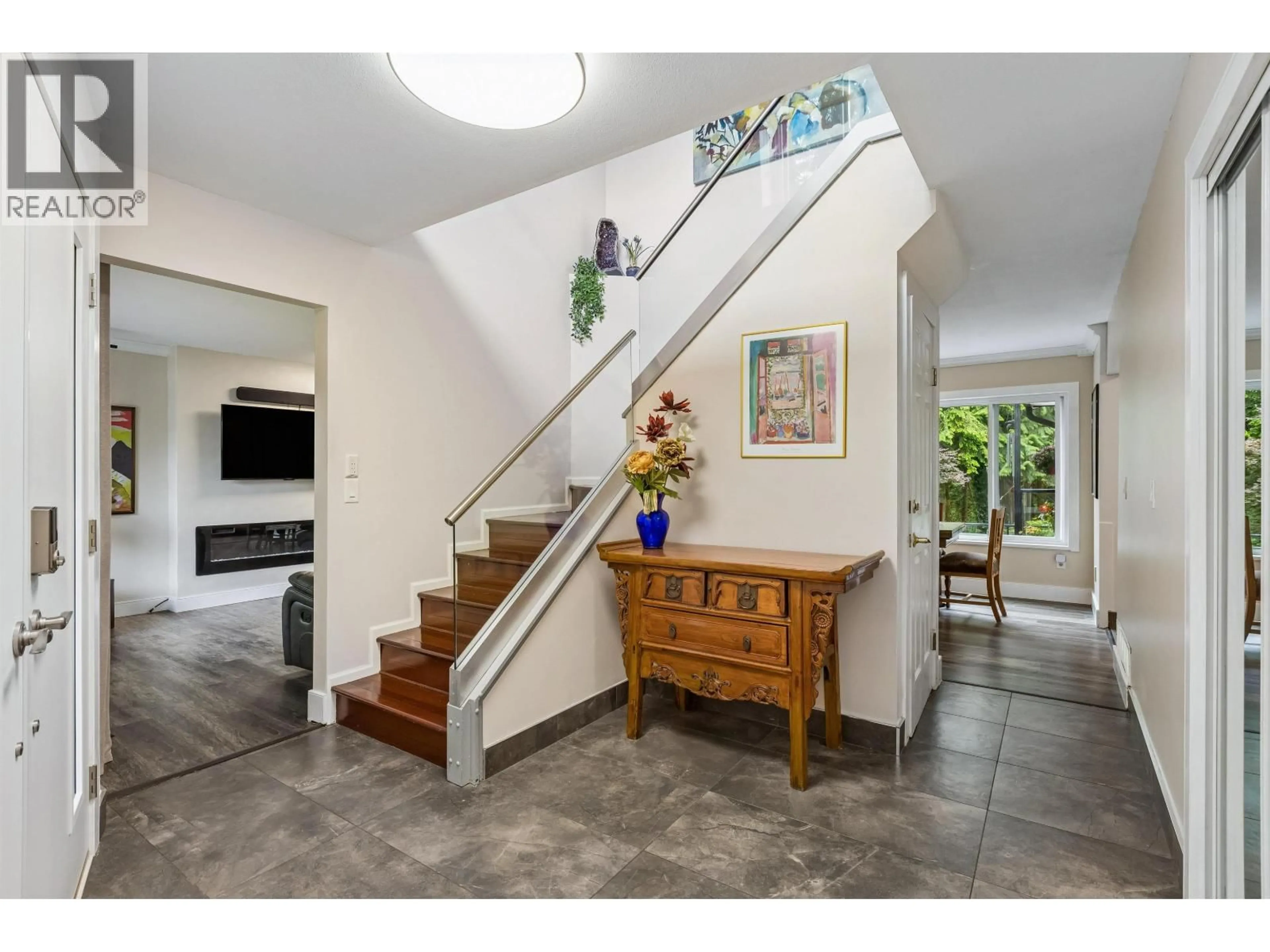 Indoor entryway for 1501 OSTLER COURT, North Vancouver British Columbia V7G2P1