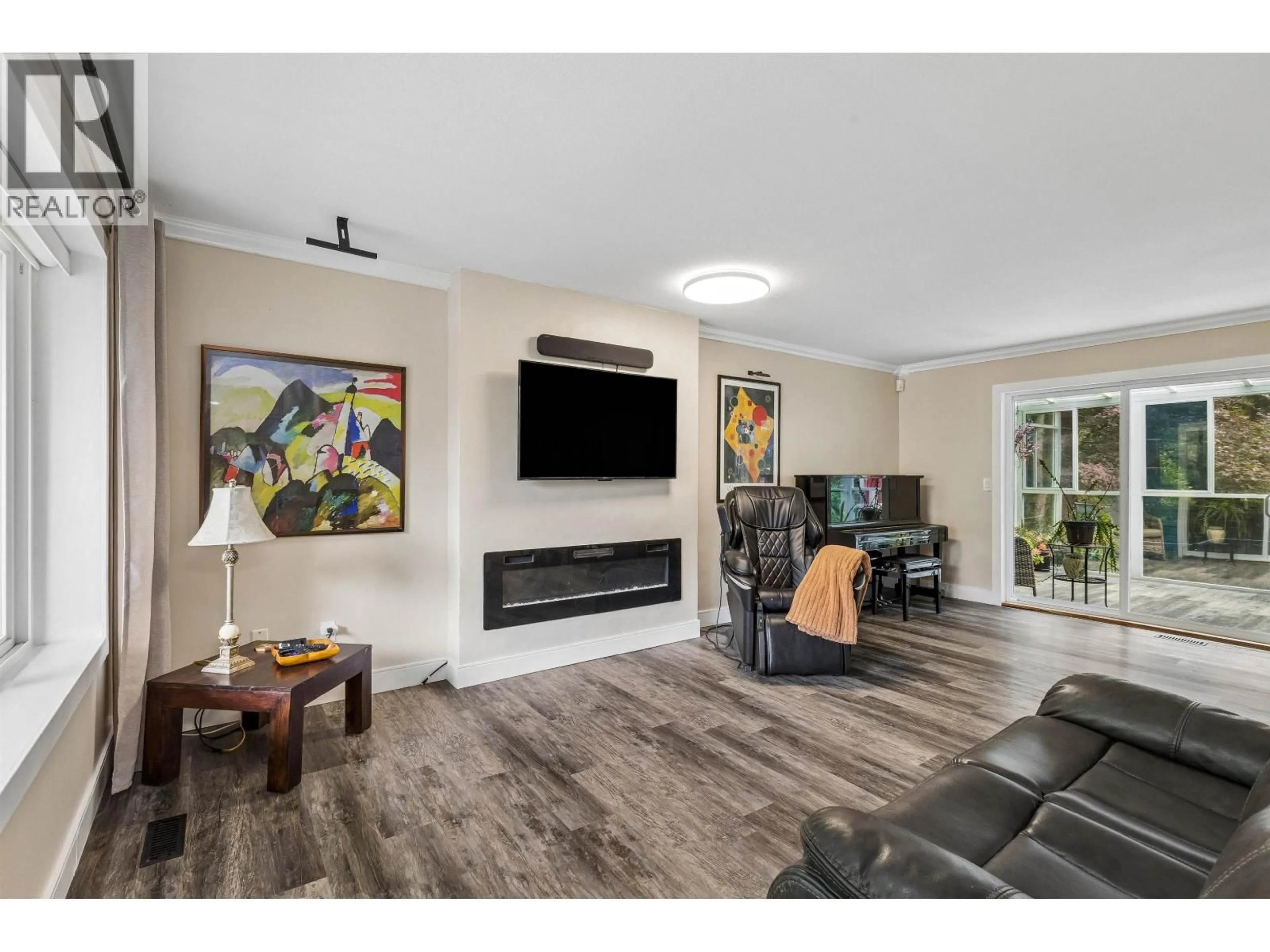 Living room with furniture, wood/laminate floor for 1501 OSTLER COURT, North Vancouver British Columbia V7G2P1