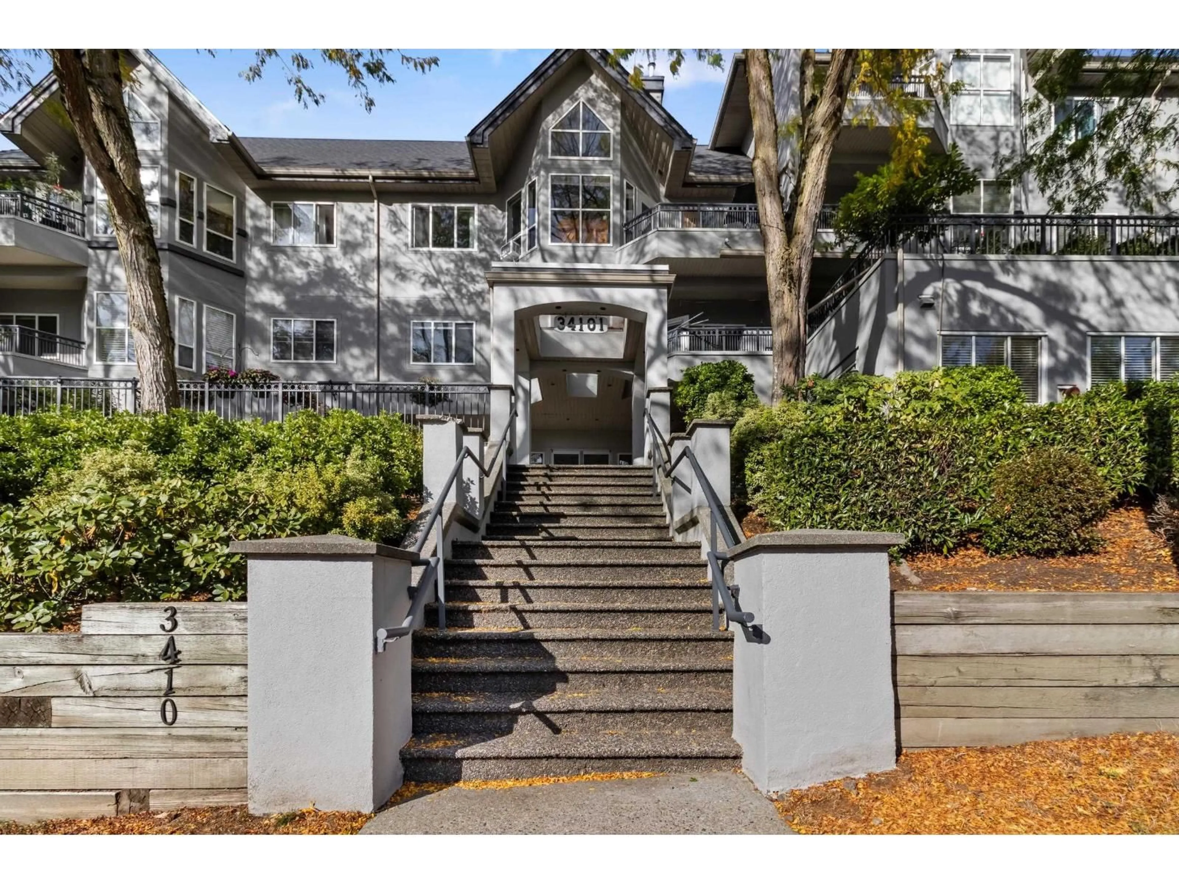 Indoor foyer for 308 - 34101 OLD YALE ROAD, Abbotsford British Columbia V2S2K4