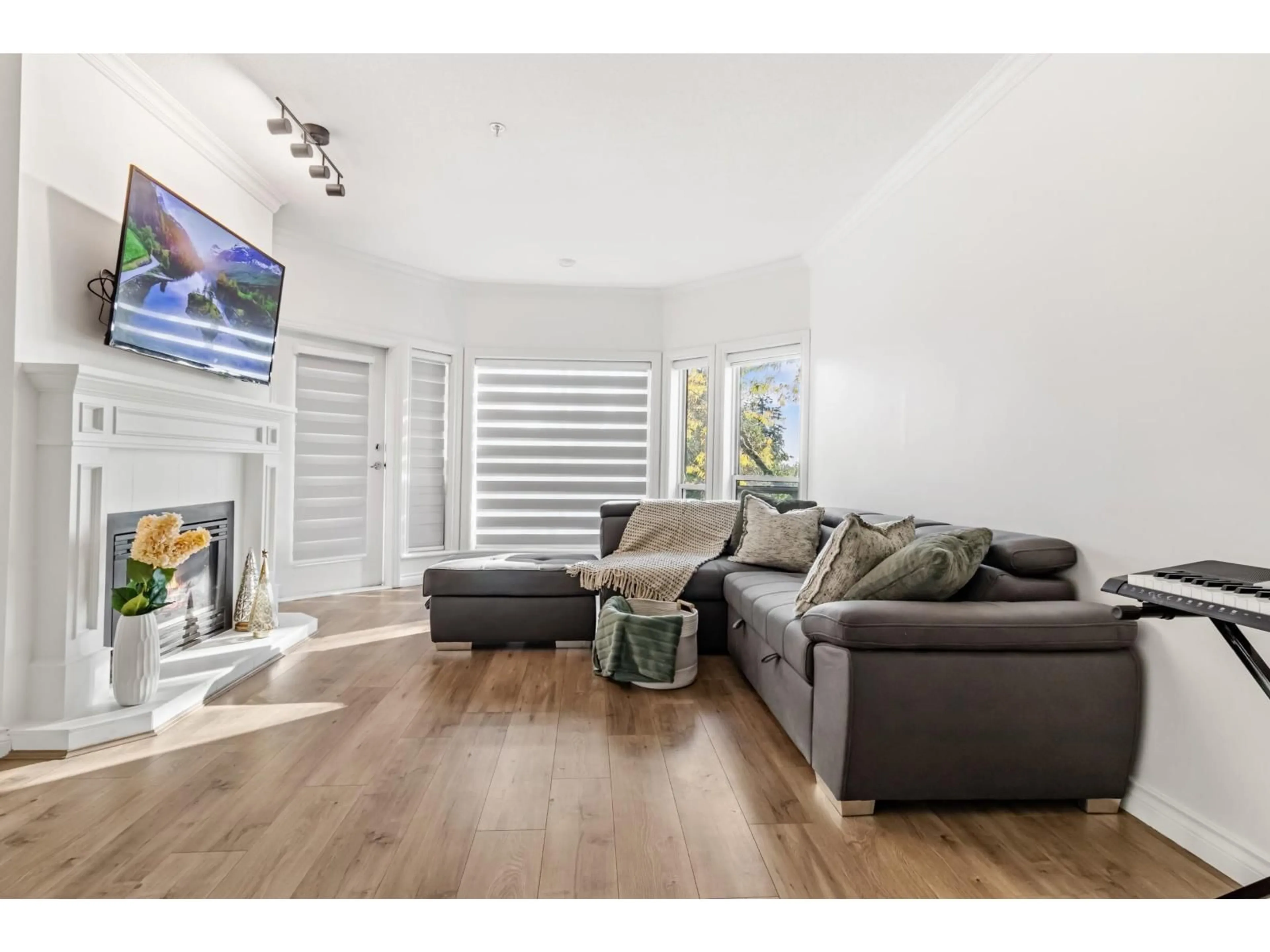 Living room with furniture, wood/laminate floor for 308 - 34101 OLD YALE ROAD, Abbotsford British Columbia V2S2K4