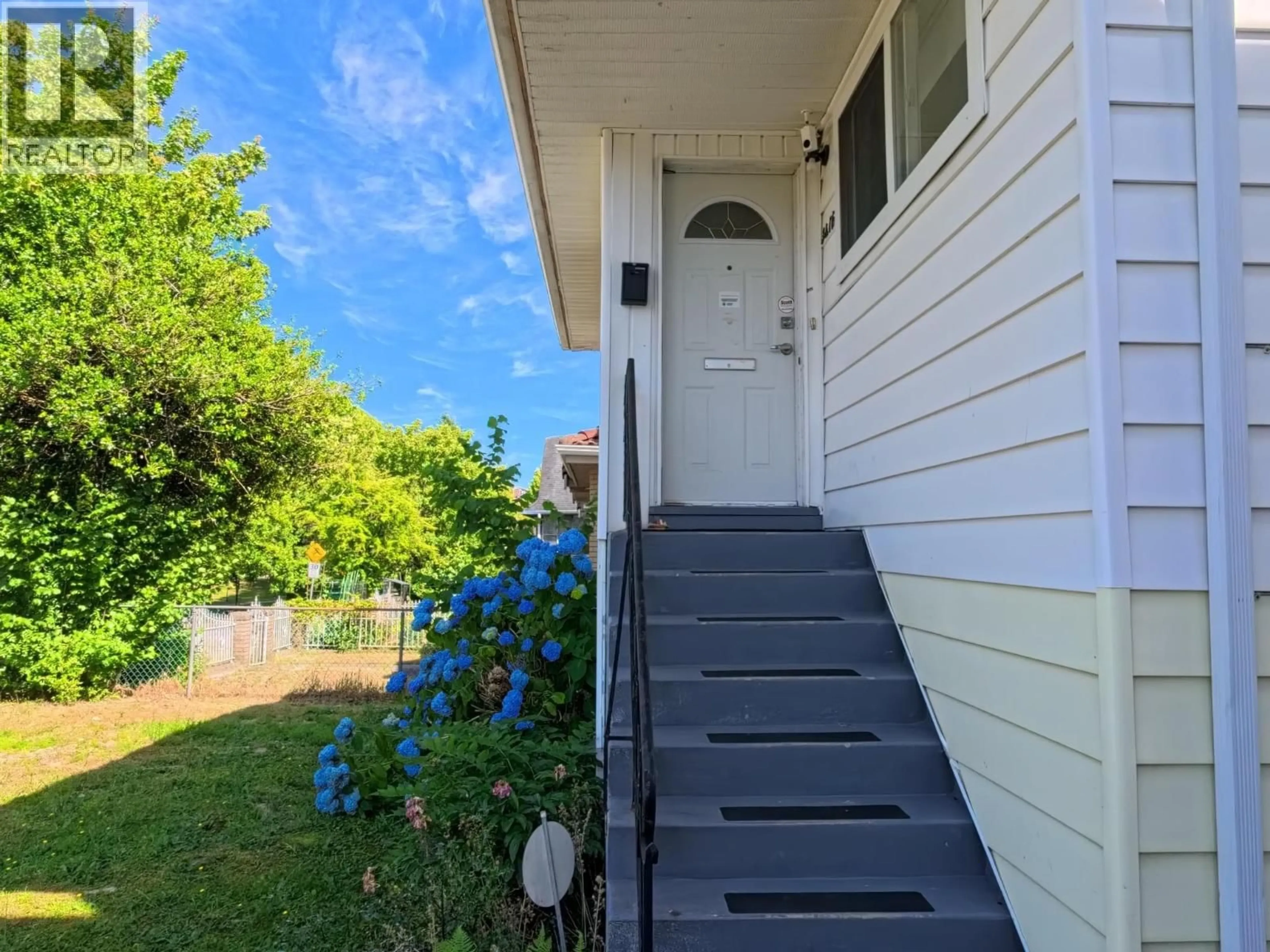 A pic from outside/outdoor area/front of a property/back of a property/a pic from drone, street for 3416 MONMOUTH AVENUE, Vancouver British Columbia V5R5R9