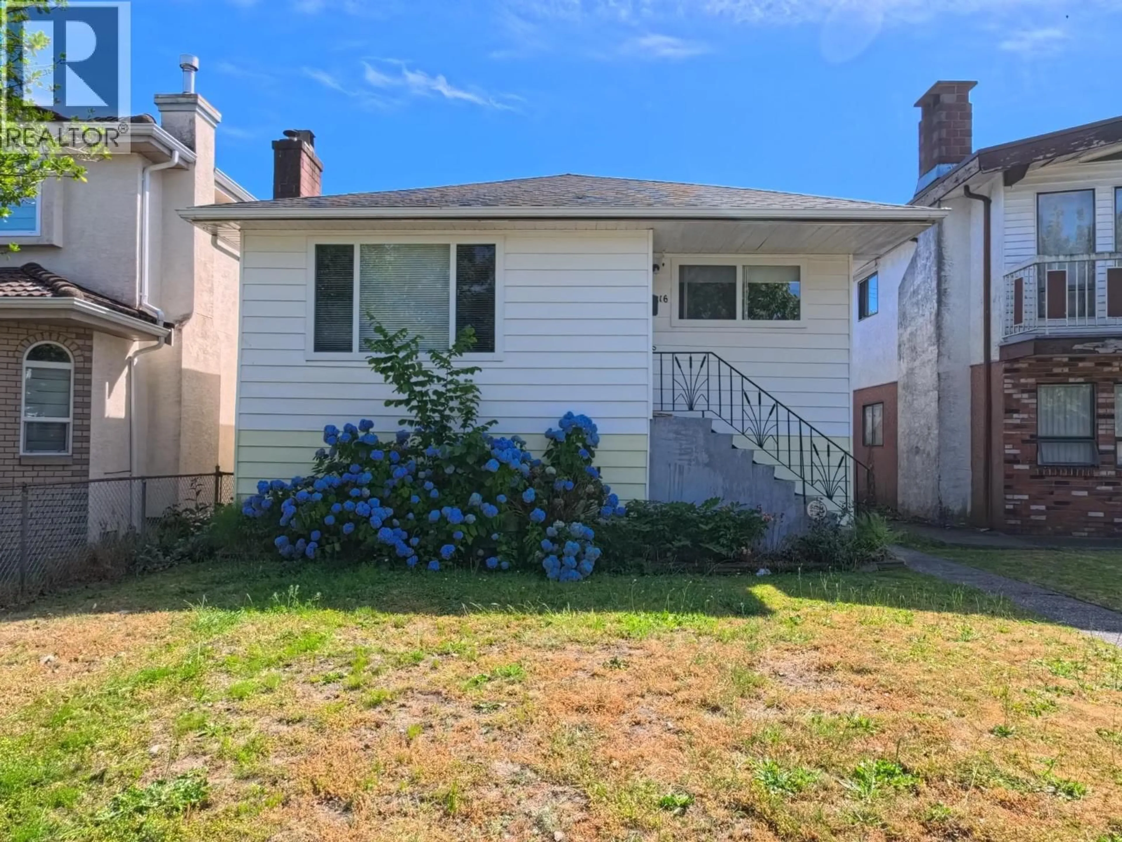 A pic from outside/outdoor area/front of a property/back of a property/a pic from drone, street for 3416 MONMOUTH AVENUE, Vancouver British Columbia V5R5R9