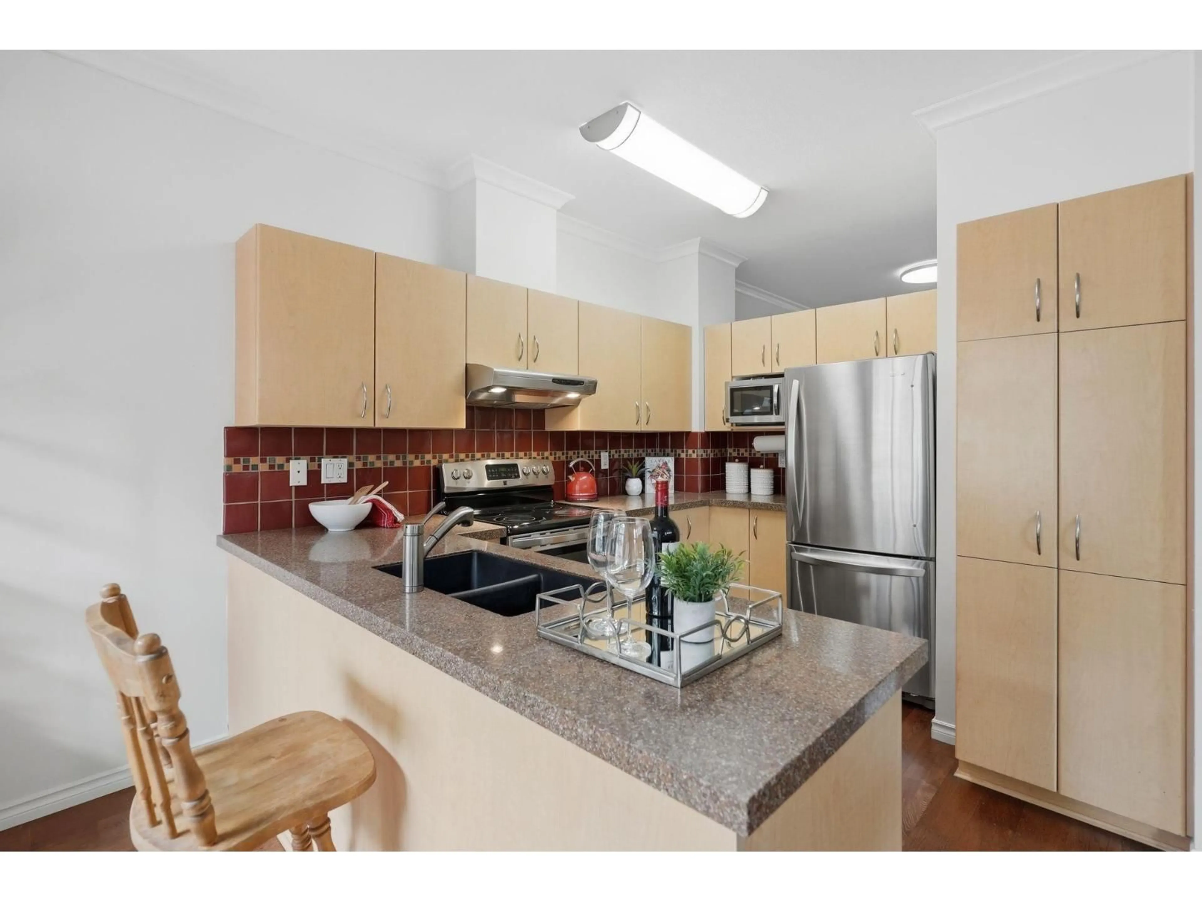 Standard kitchen, unknown for 38 - 14959 58 AVENUE, Surrey British Columbia V3S9Y9