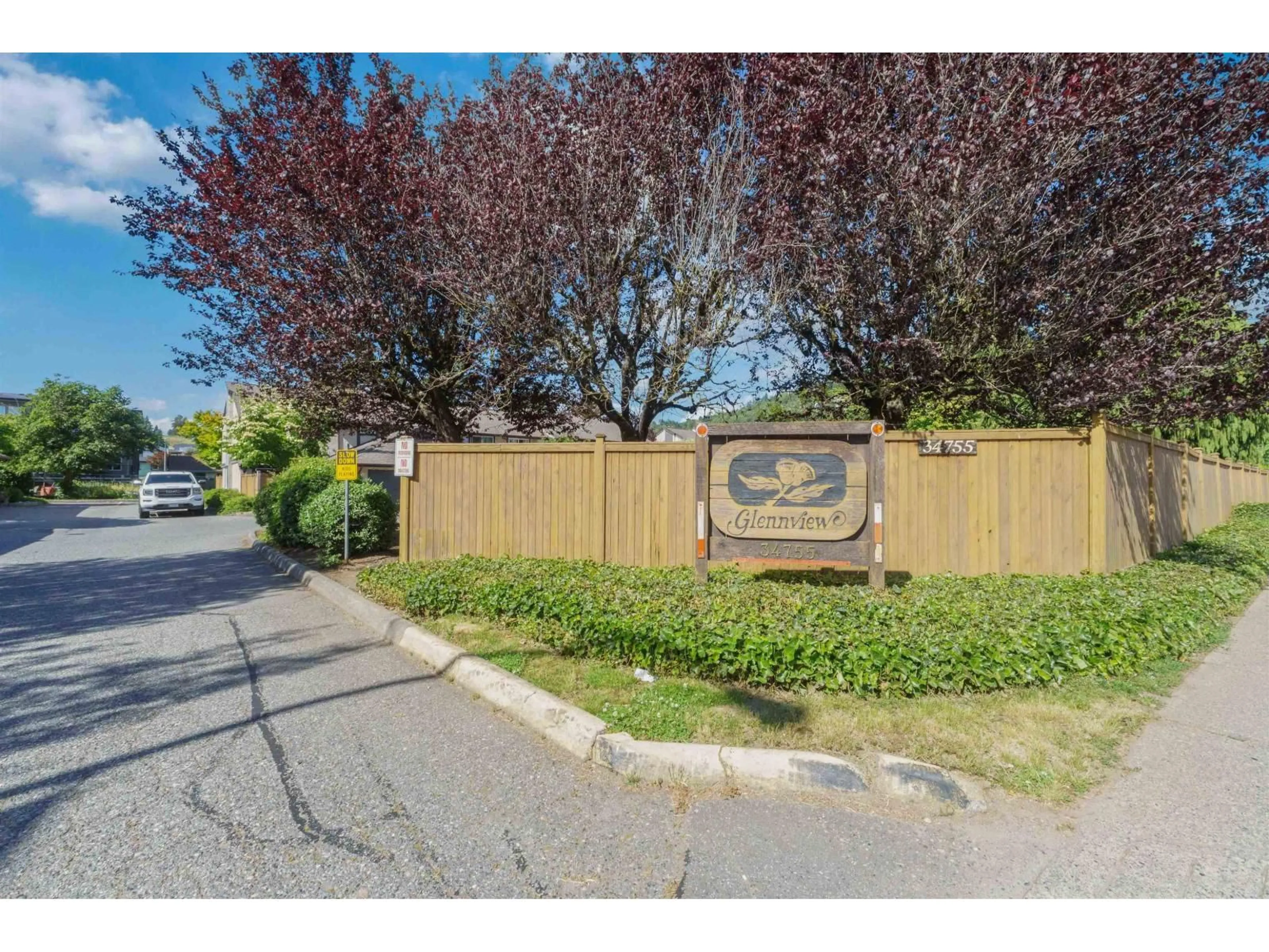 A pic from outside/outdoor area/front of a property/back of a property/a pic from drone, street for 17 - 34755 OLD YALE ROAD, Abbotsford British Columbia V2S7S5