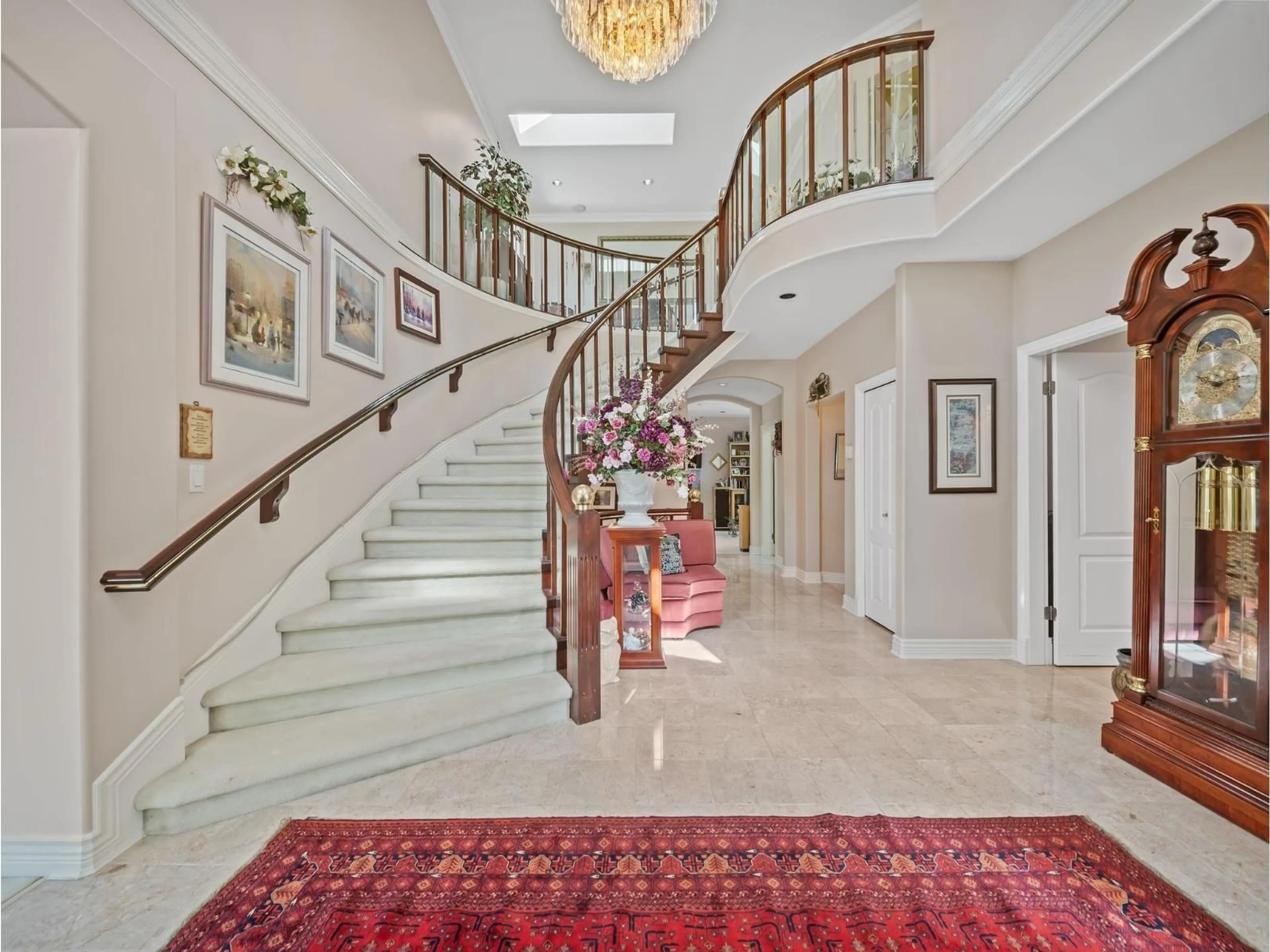 Indoor foyer for 12357 56A AVENUE, Surrey British Columbia V3X3H7