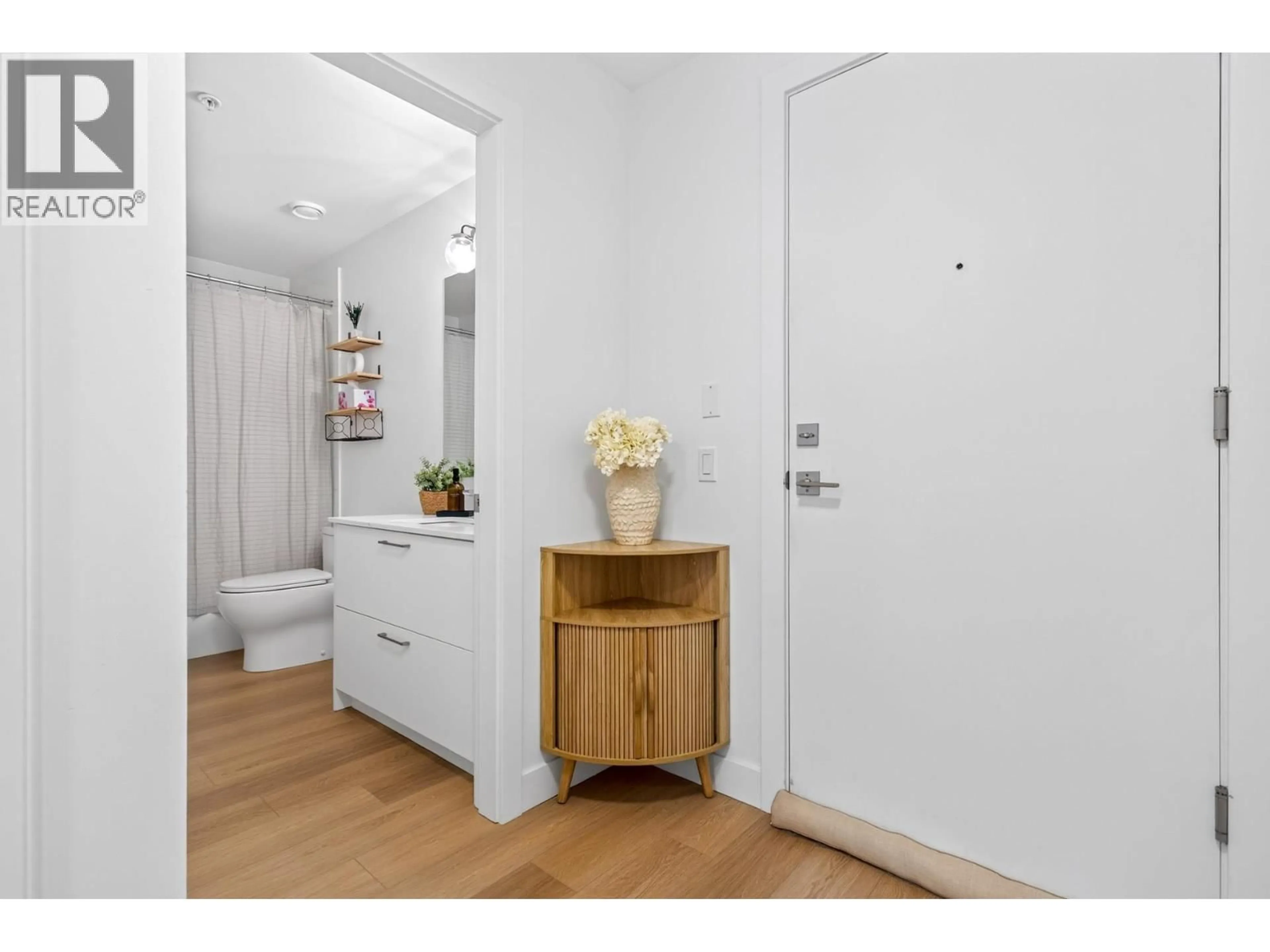 Indoor entryway for 305 - 2331 KELLY AVENUE, Port Coquitlam British Columbia V3C1Y3