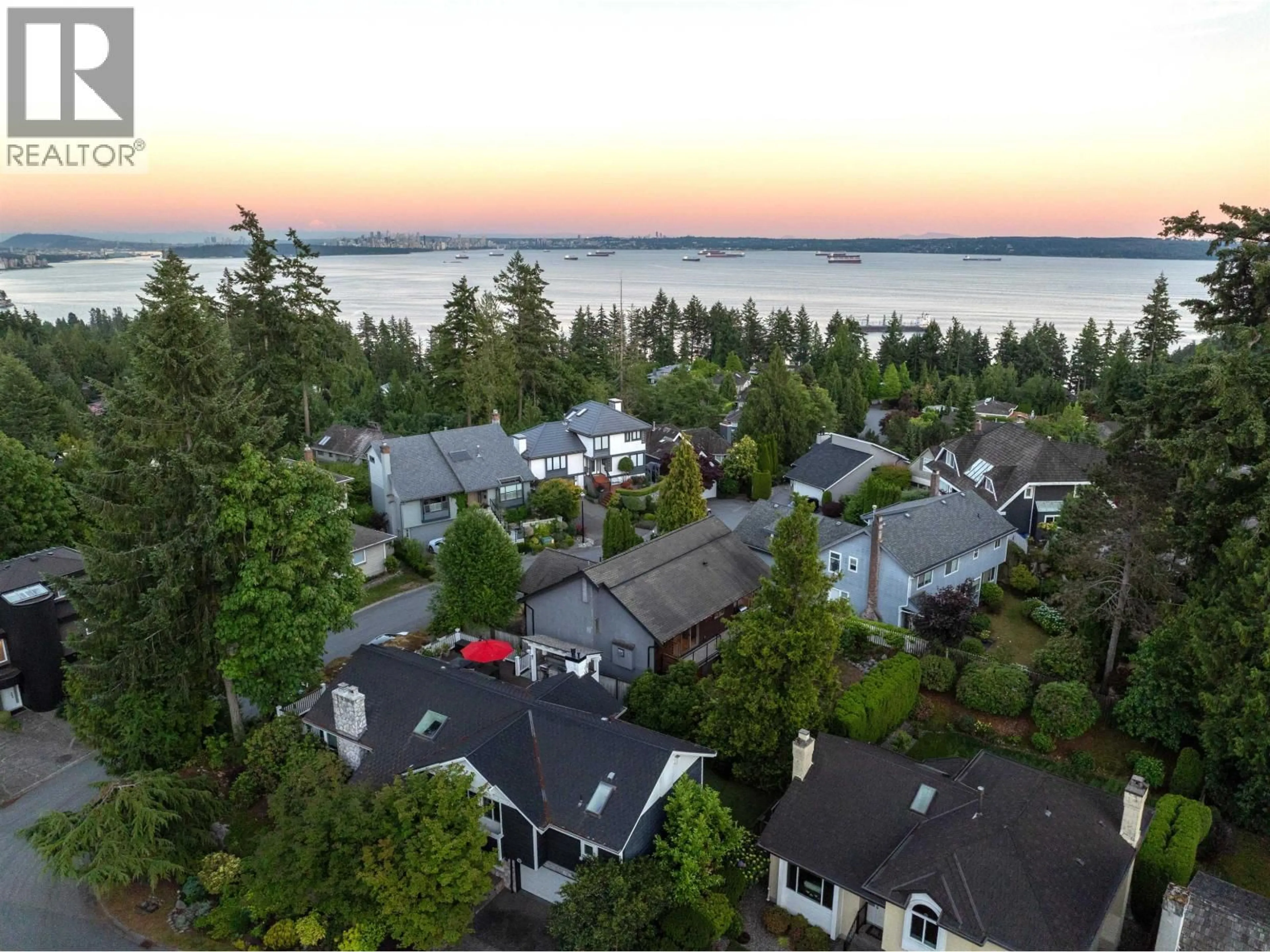 A pic from outside/outdoor area/front of a property/back of a property/a pic from drone, water/lake/river/ocean view for 4786 MEADFEILD COURT, West Vancouver British Columbia V7W2Y3
