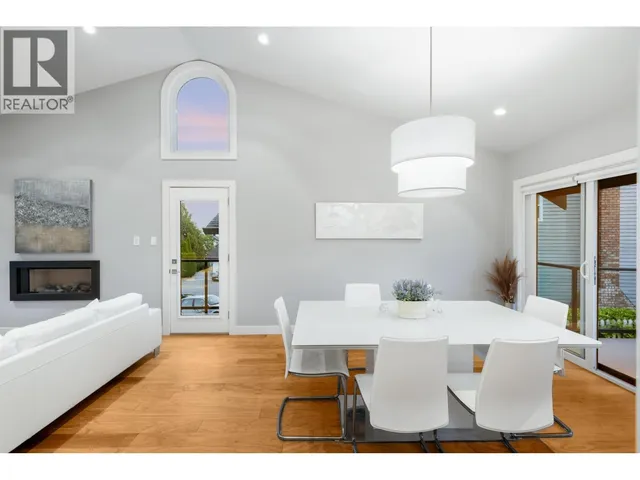 4786 MEADFEILD COURT, West Vancouver 5