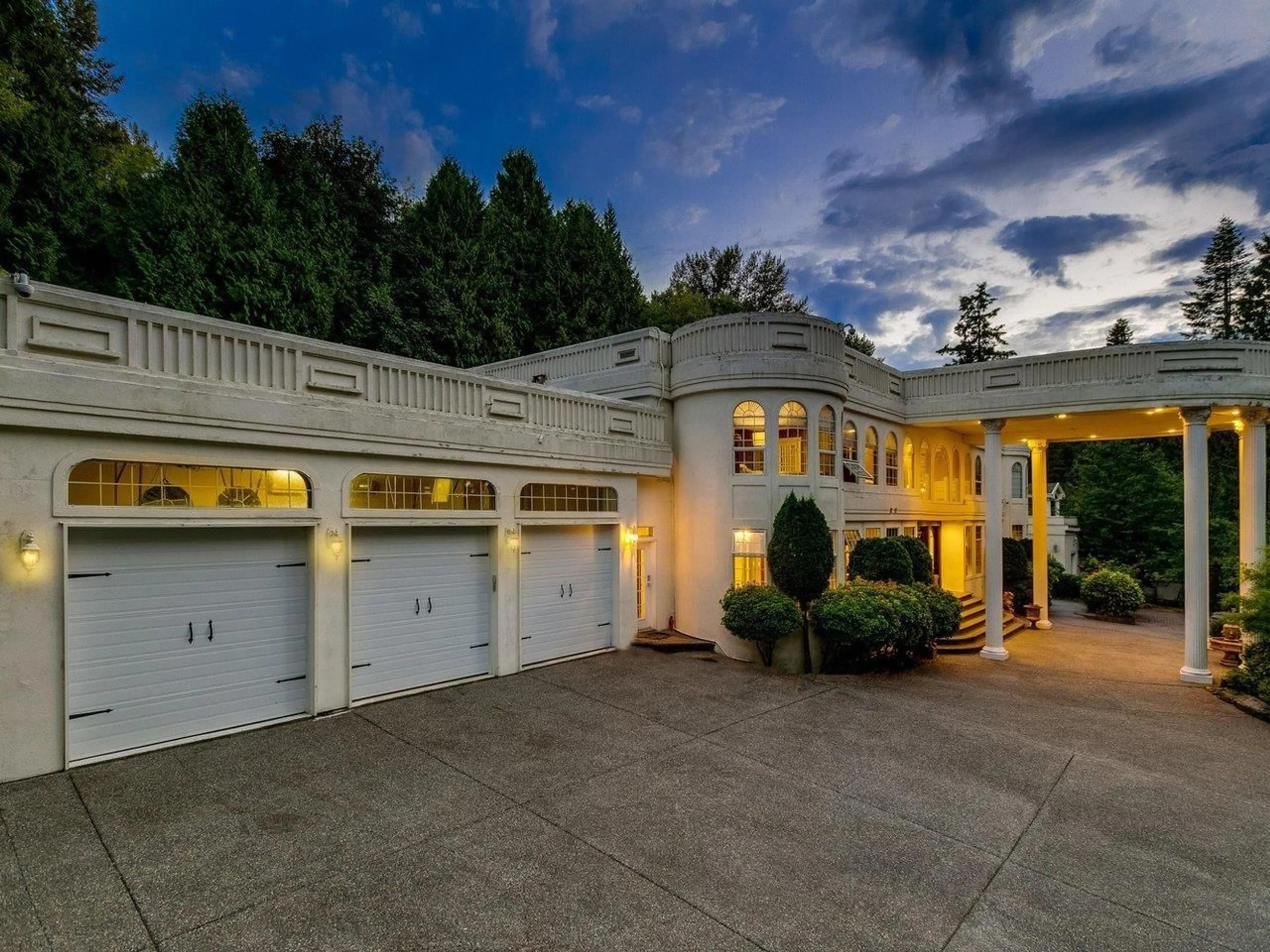 Indoor garage for 13828 CRESCENT ROAD, Surrey British Columbia V4P1K8