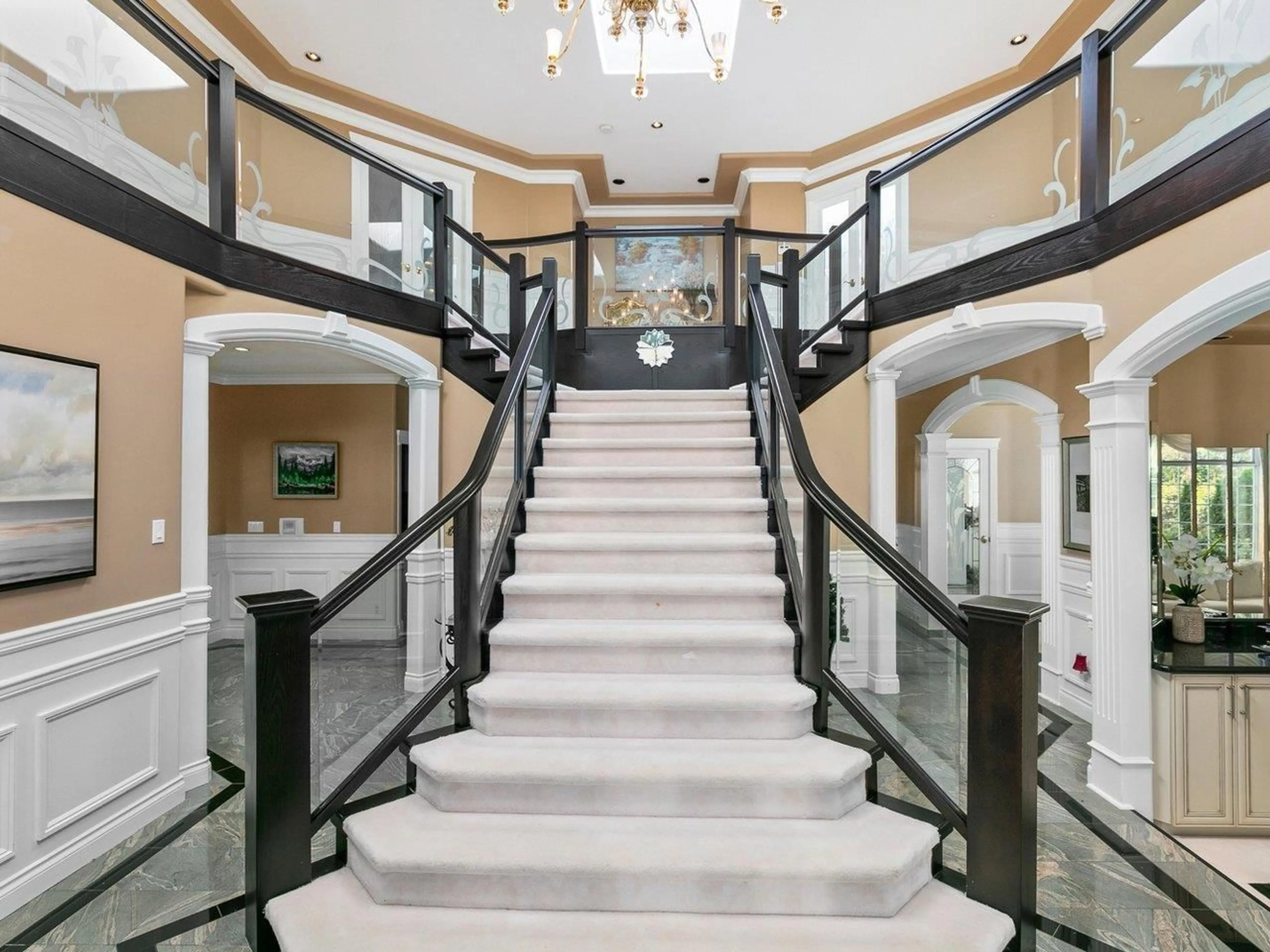 Indoor foyer for 13828 CRESCENT ROAD, Surrey British Columbia V4P1K8
