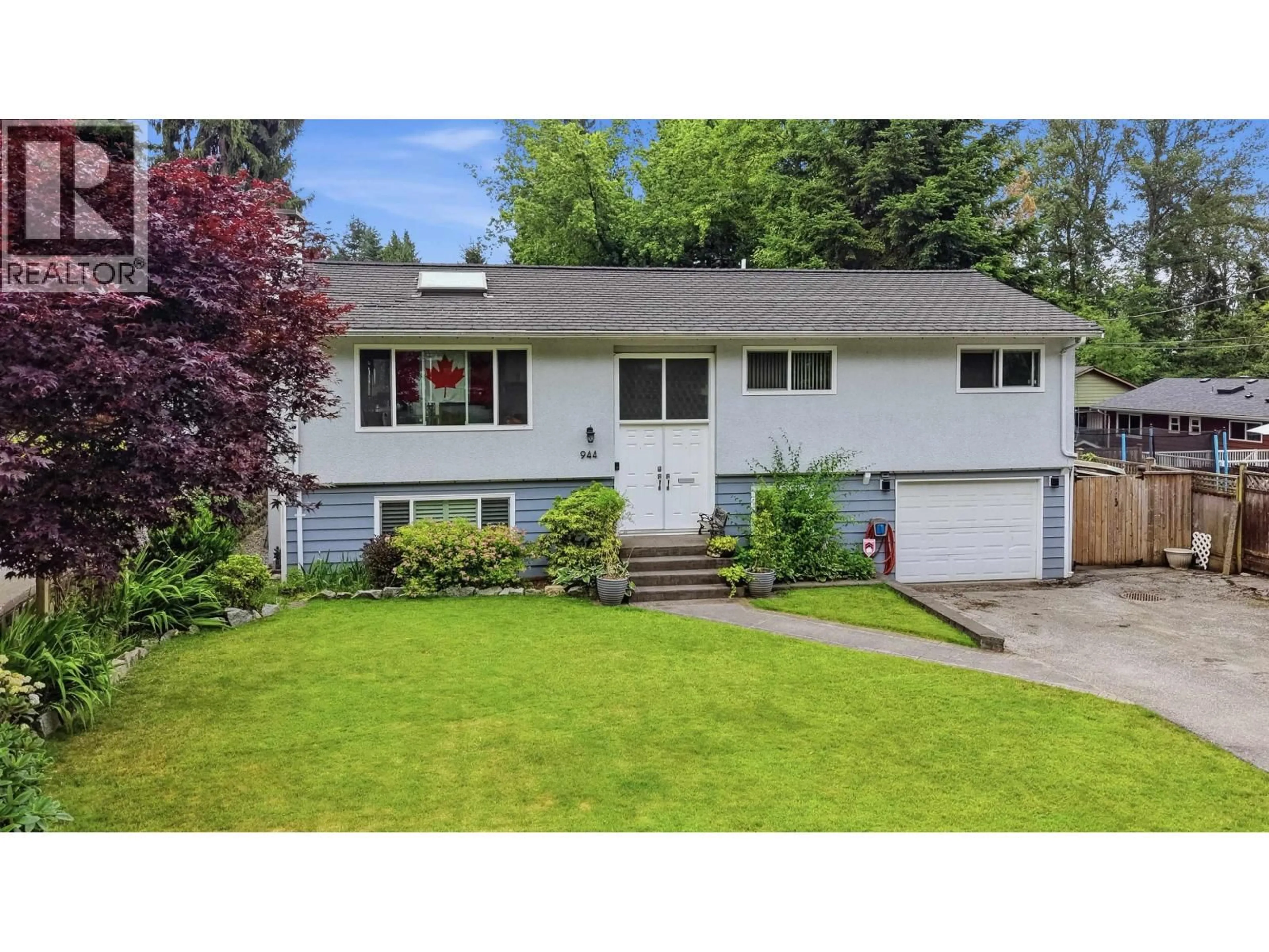 Home with vinyl exterior material, street for 944 TOLLCROSS ROAD, North Vancouver British Columbia V7H2G2