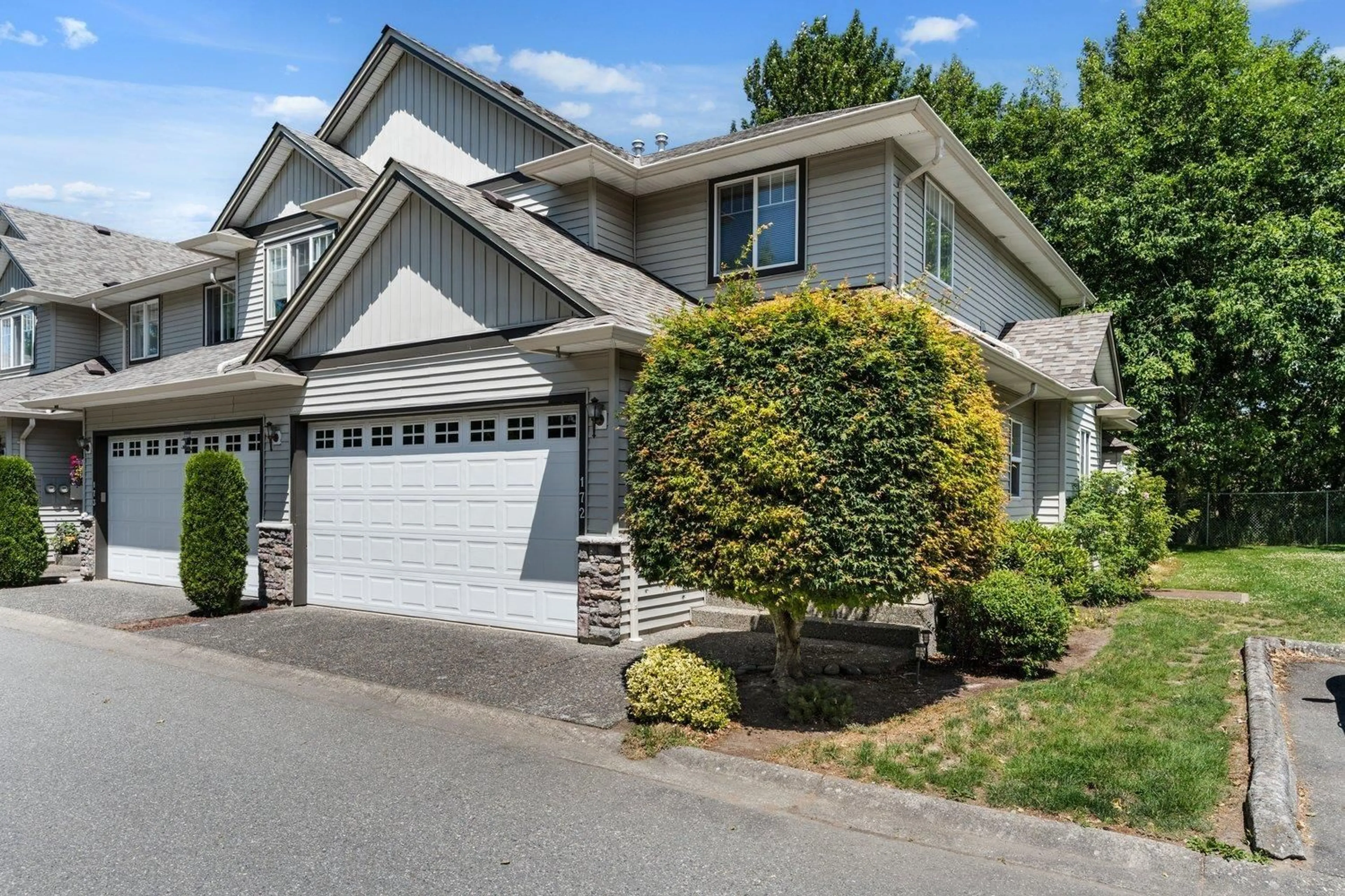 Home with vinyl exterior material, street for 172 - 46360 VALLEYVIEW ROAD, Chilliwack British Columbia V2R5L7